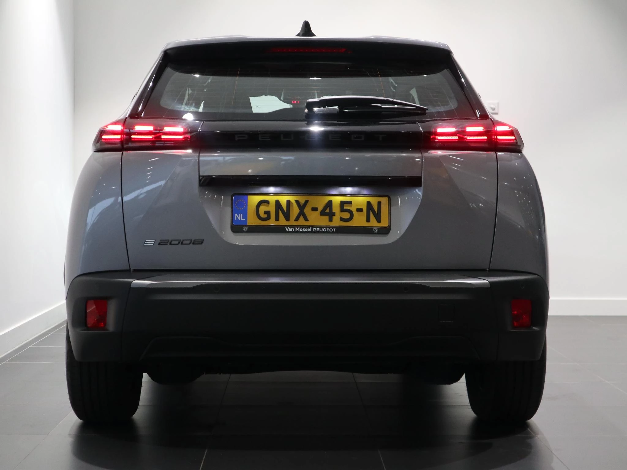 Peugeot-e-2008-image-5