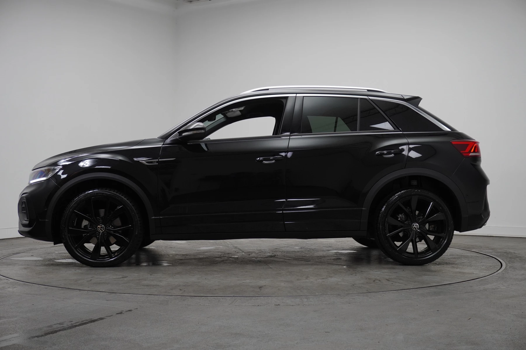 Volkswagen-T-Roc-image-14