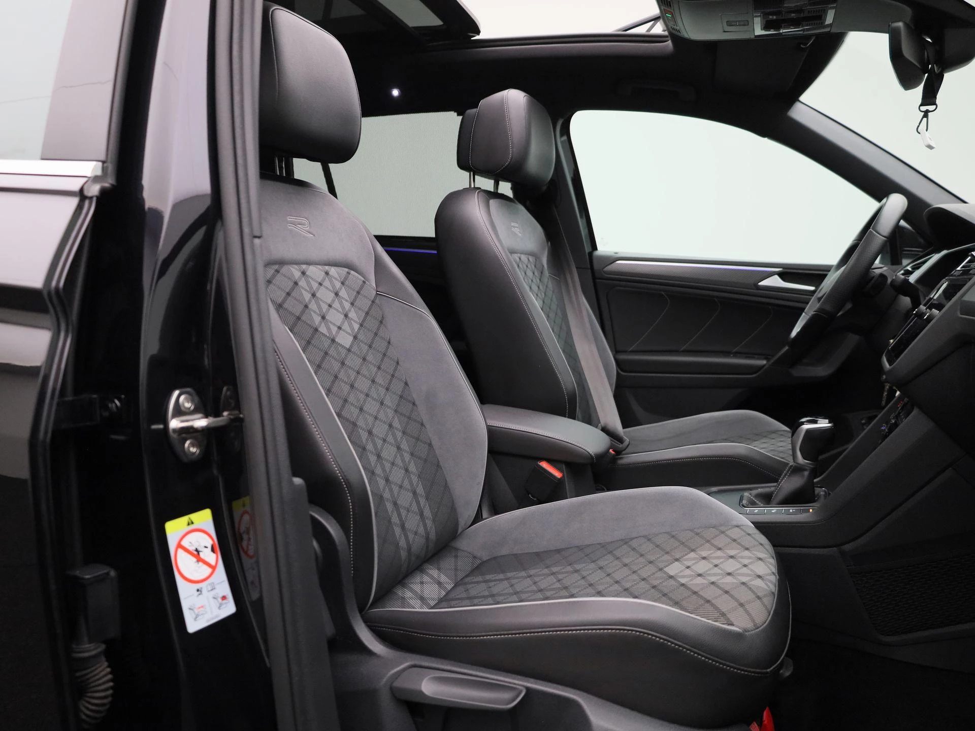 Volkswagen-Tiguan-image-36