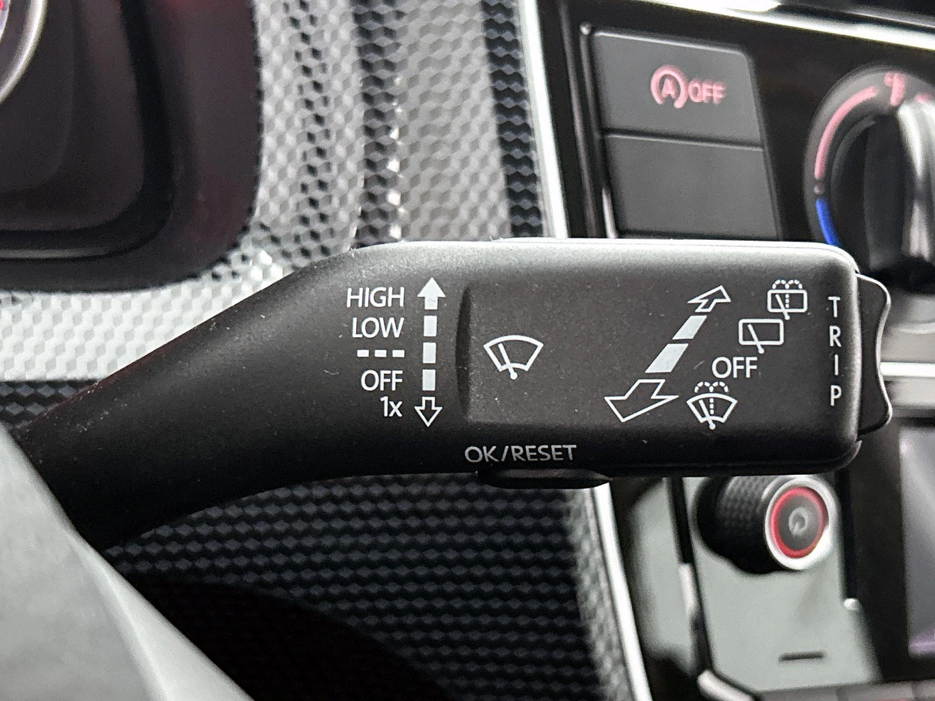 Volkswagen-up!-image-6