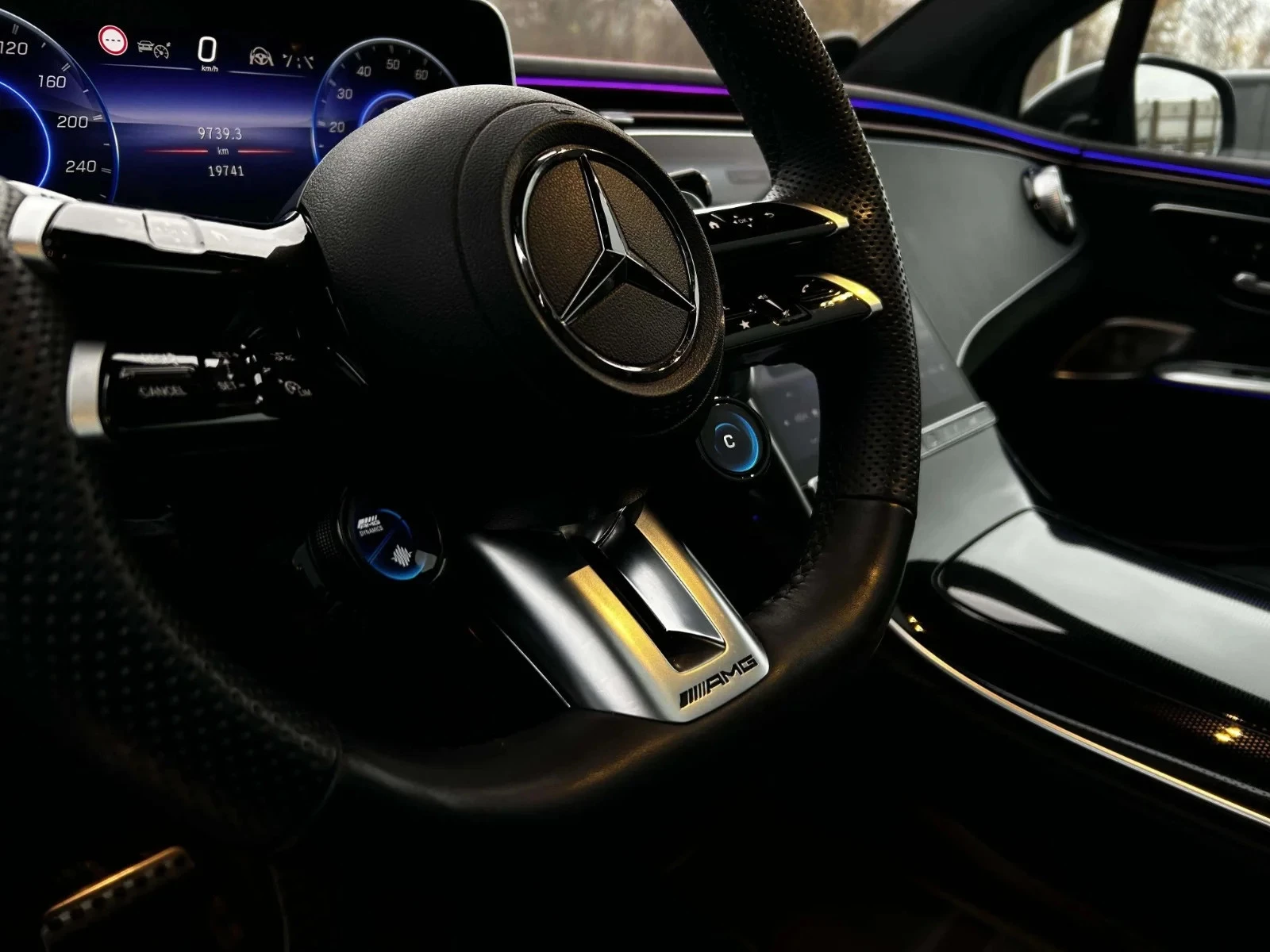 Mercedes-Benz-EQE-image-17