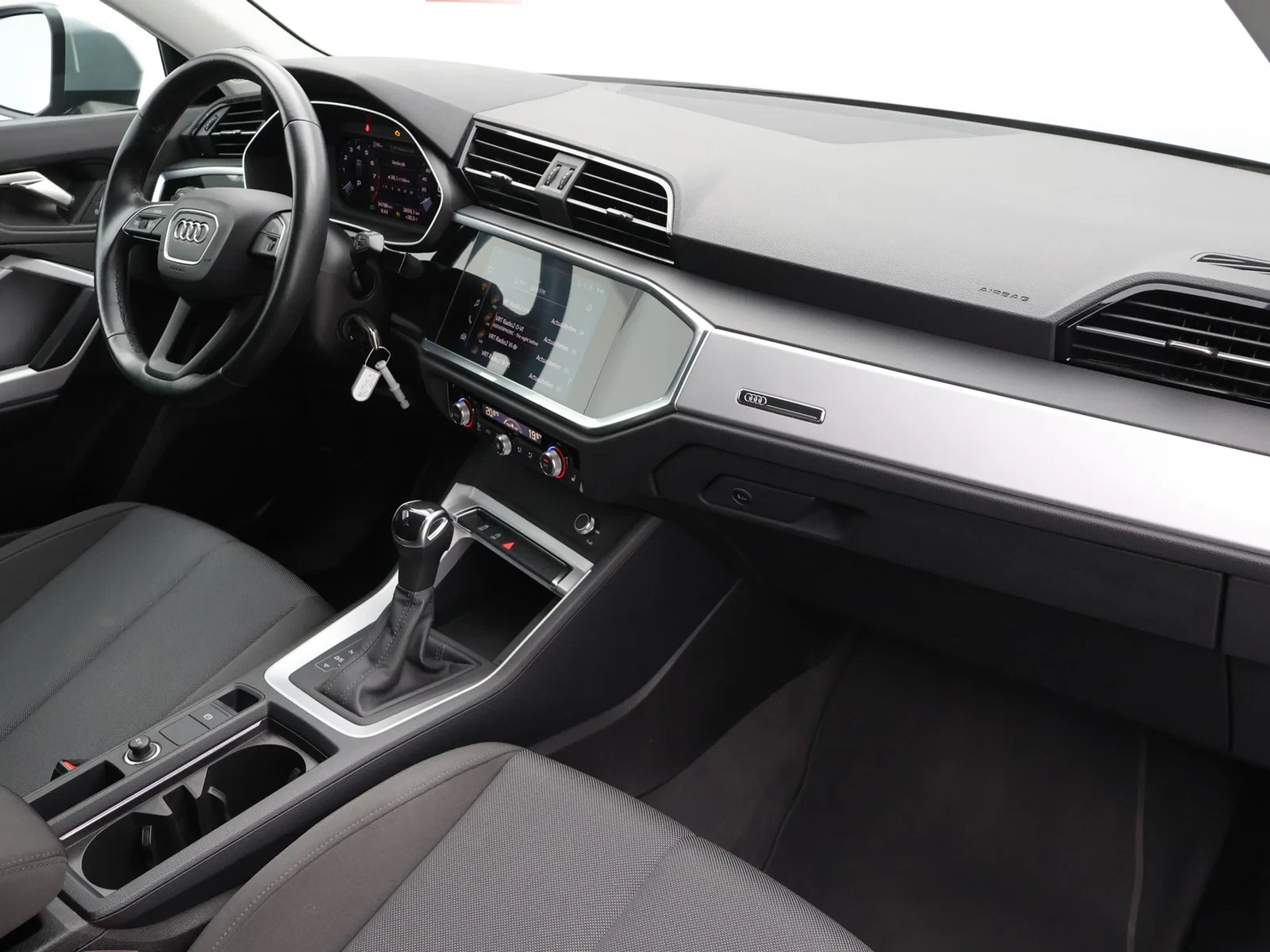 Audi Q3 35TFSI Business Edition Advanced 150PK *AUTOMAAT*VIRTUAL COCKPIT*SHADOW LOOK*TREKHAAK*CRUISE*PDC*APP