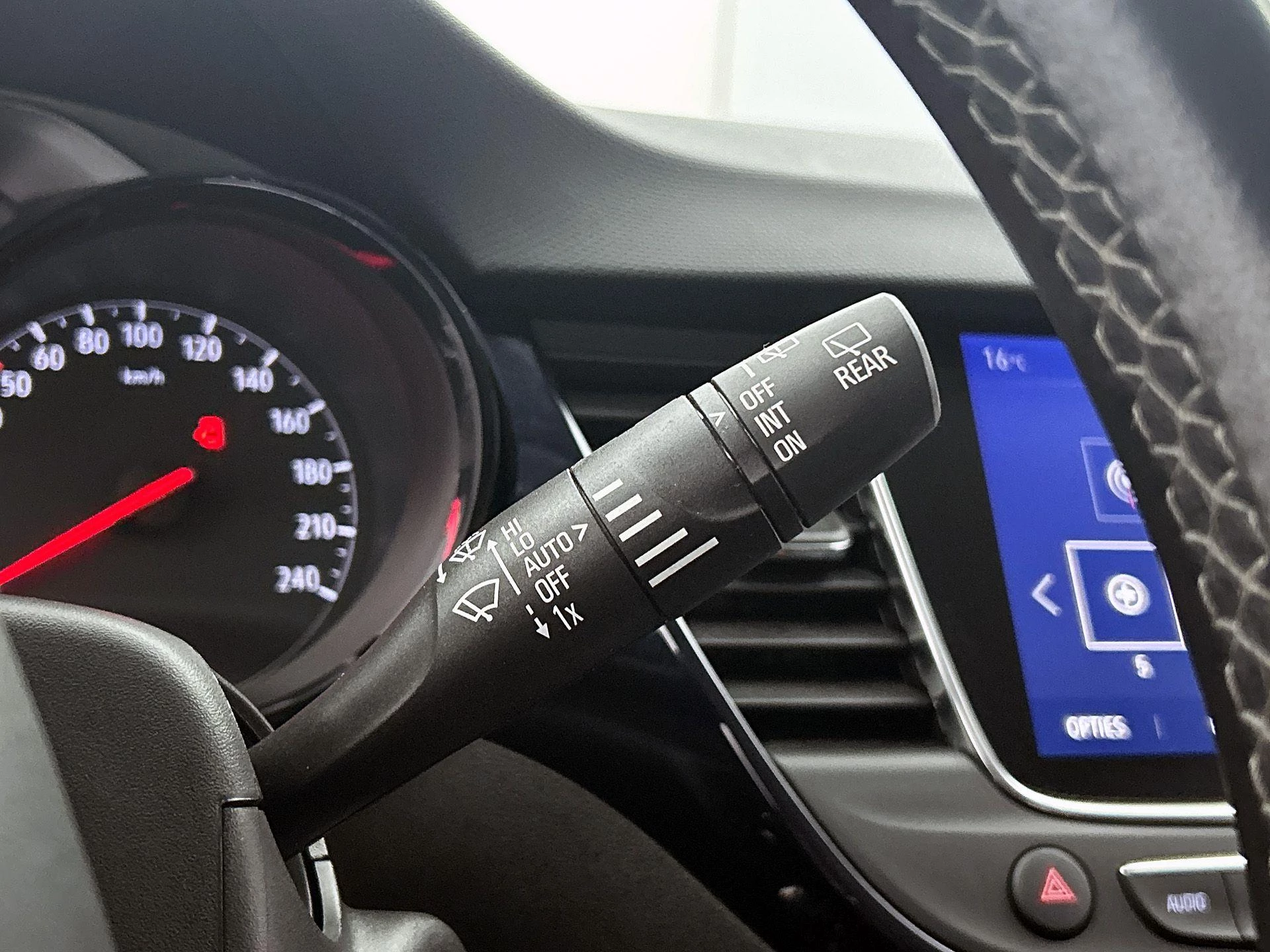 Opel-Crossland X-image-7