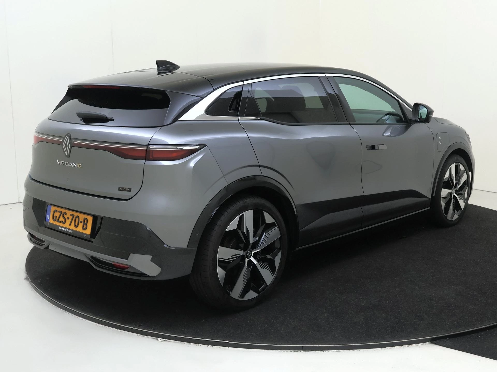 Renault-Megane E-Tech-image-3