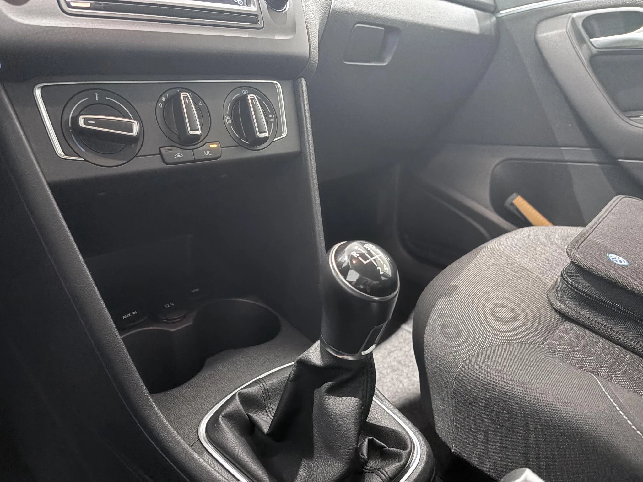 Volkswagen-Polo-image-27