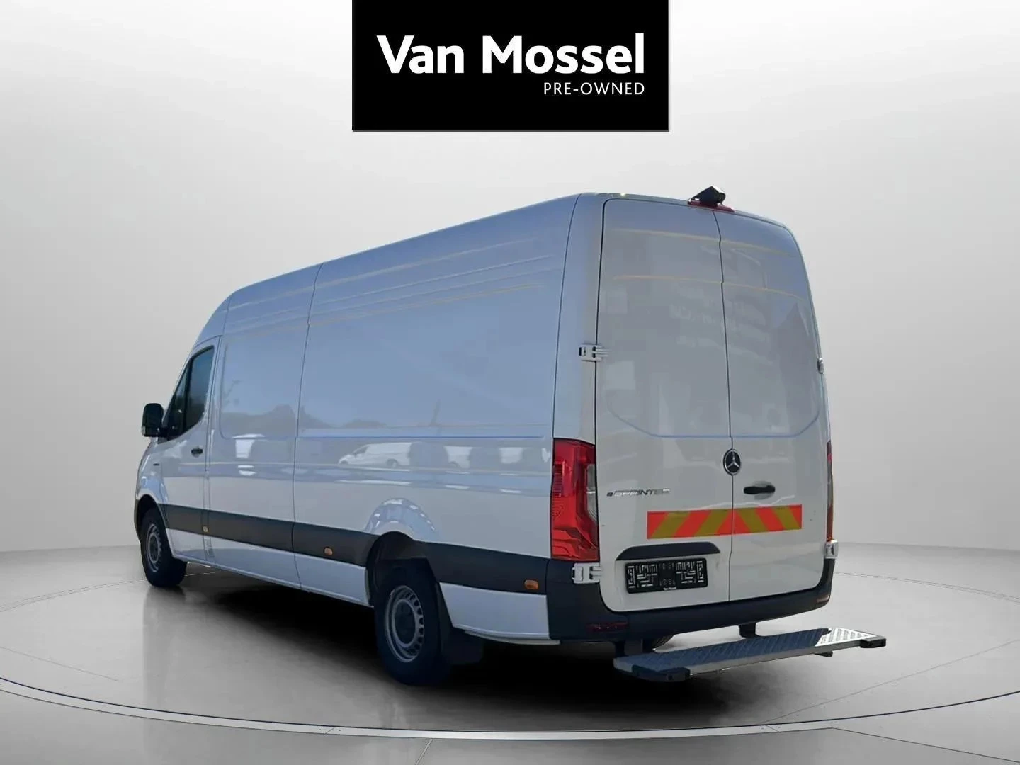 Mercedes-Benz-eSprinter-image-2