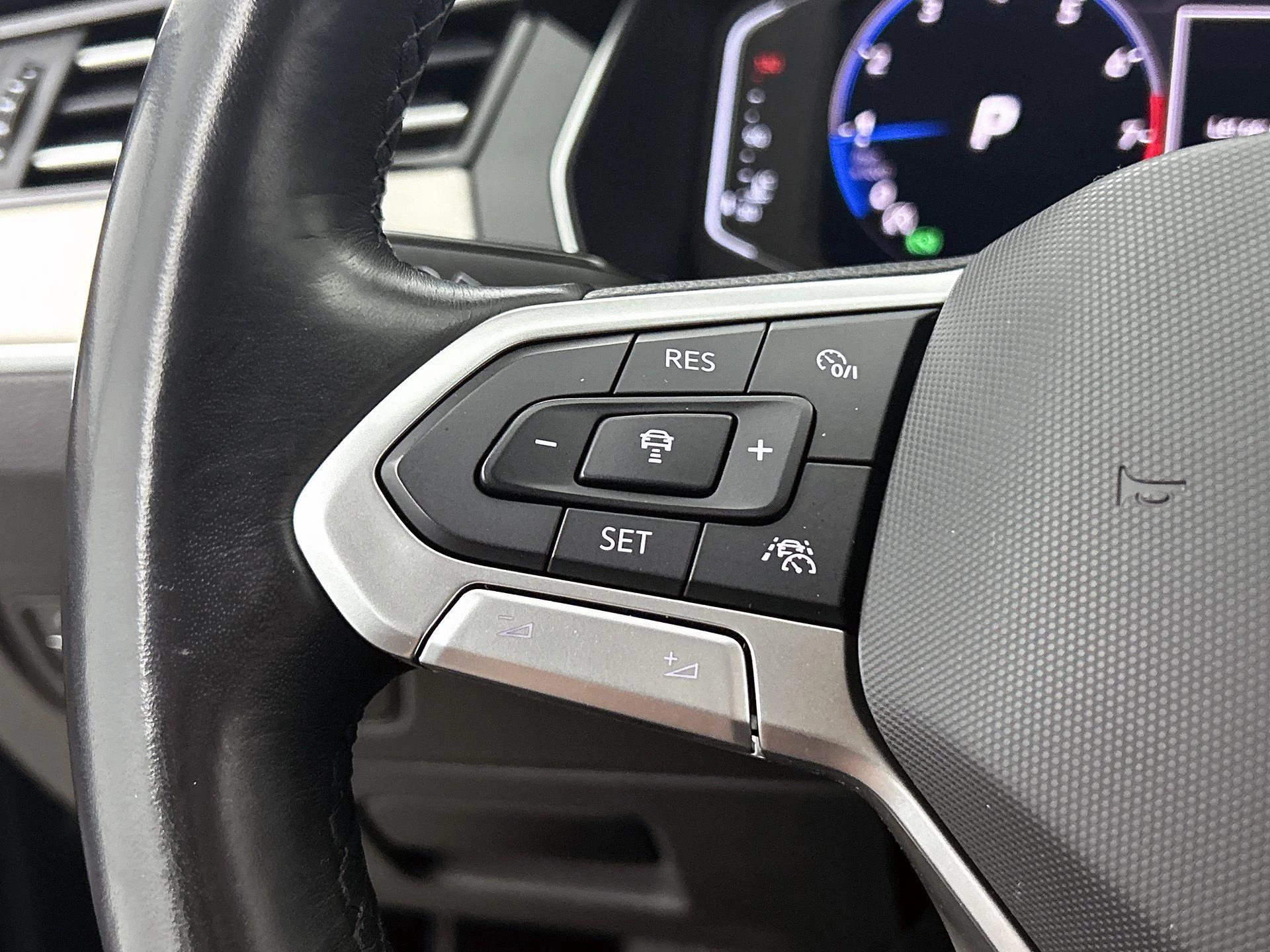 Volkswagen-Passat-image-5