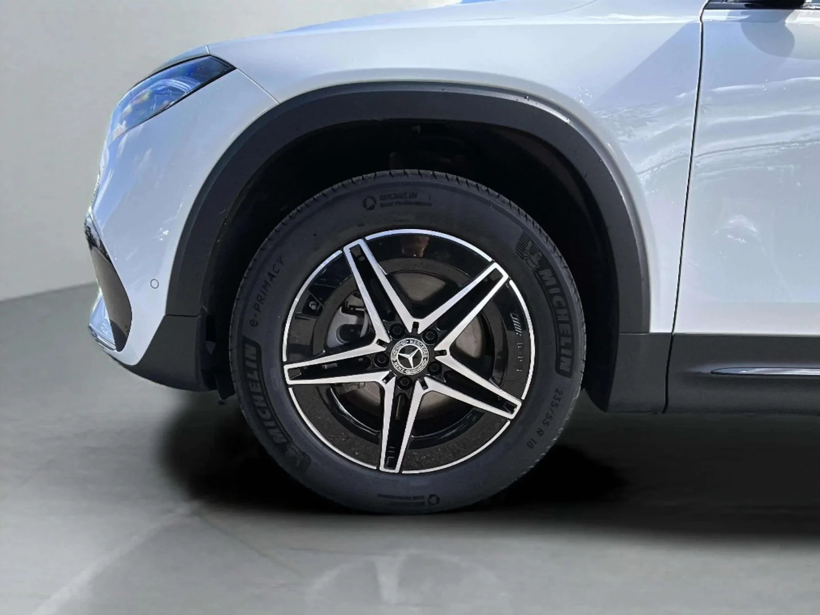 Mercedes-Benz-EQB-image-8