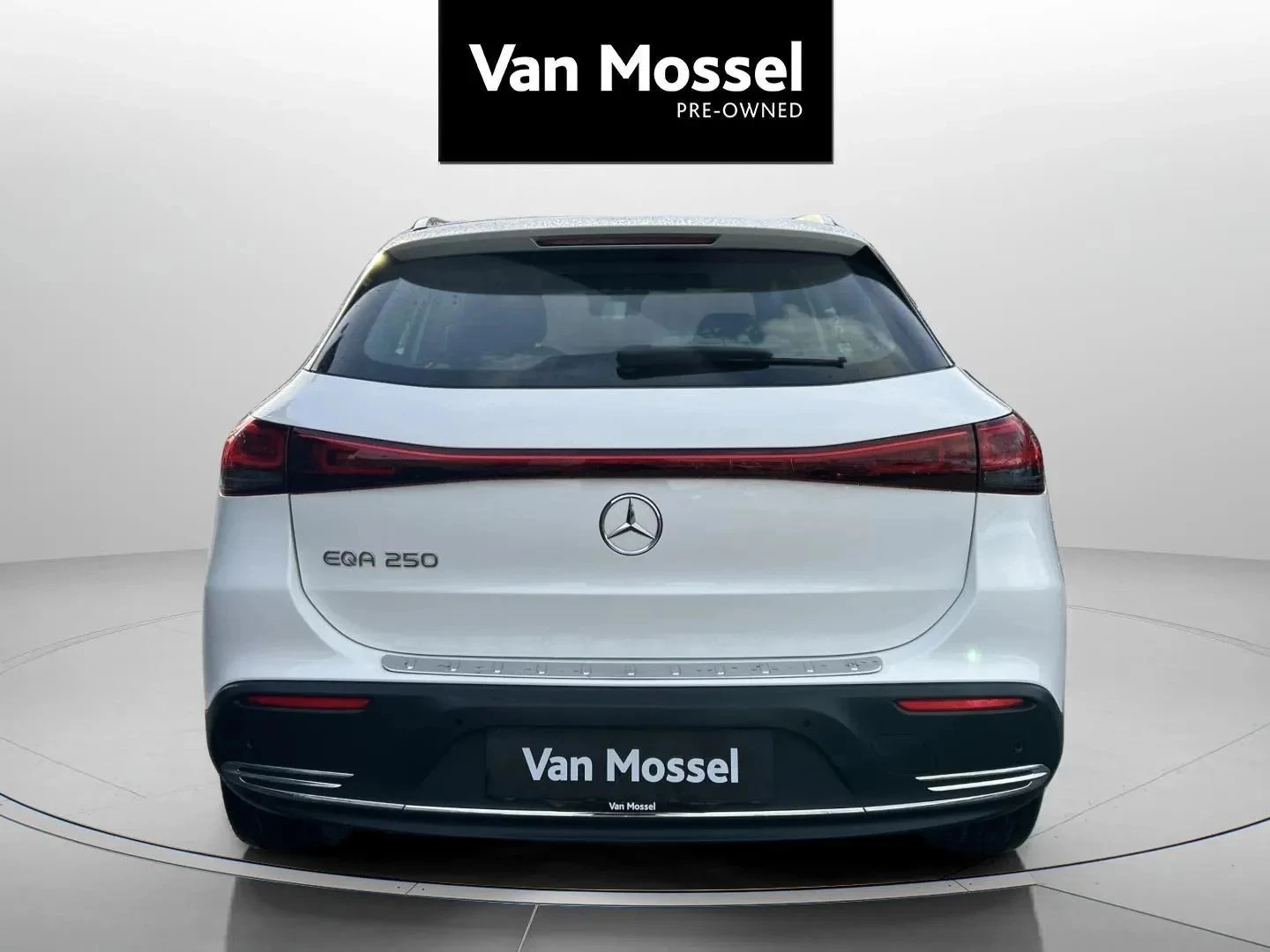 Mercedes-Benz-EQA-image-5