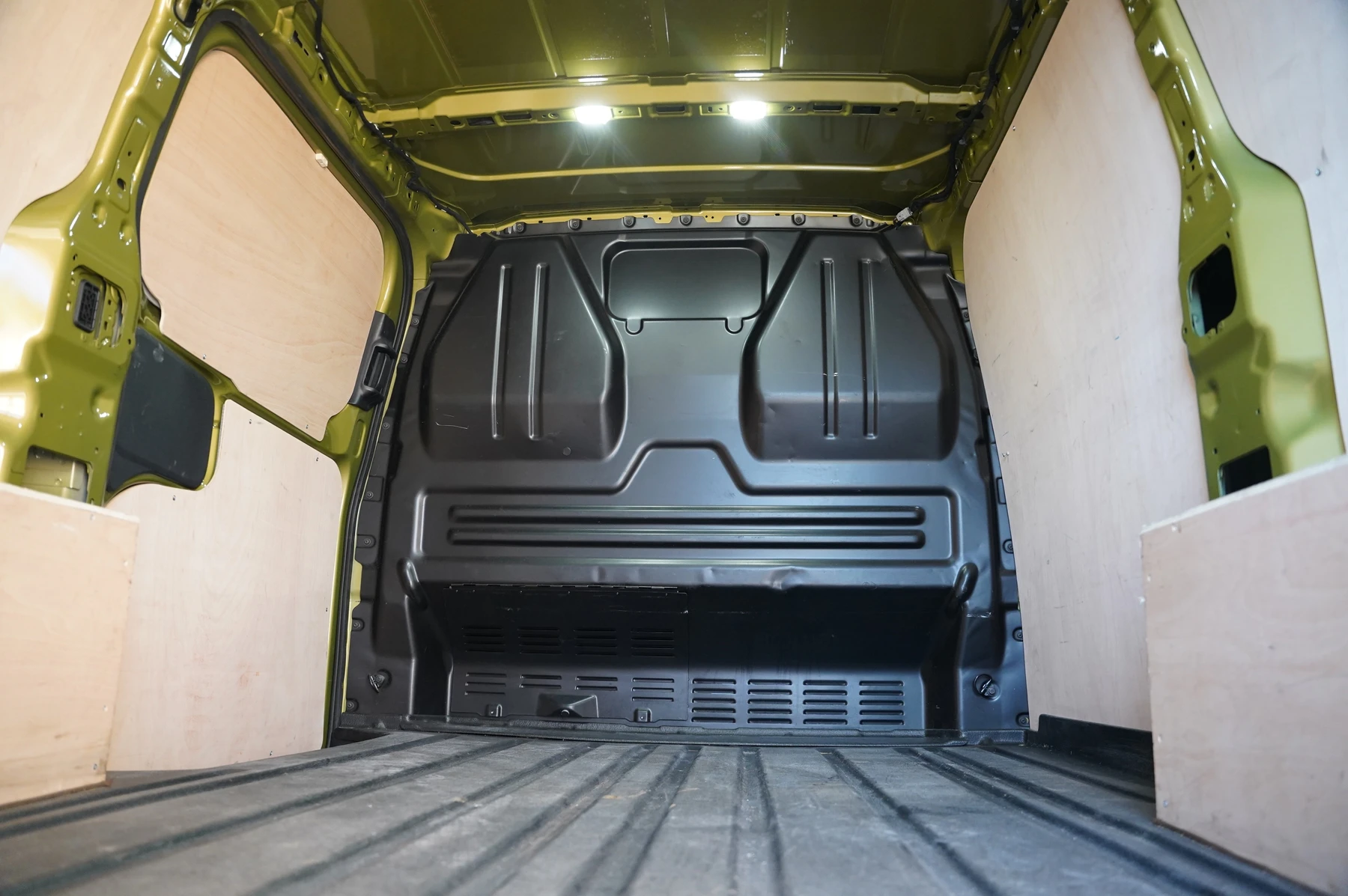 Volkswagen-Transporter-image-10