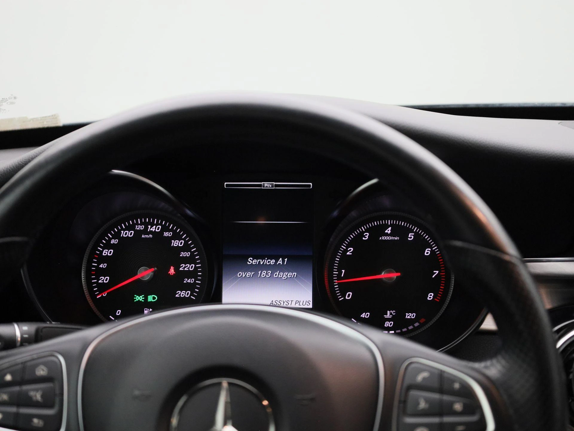 Mercedes-Benz-C-Klasse-image-8
