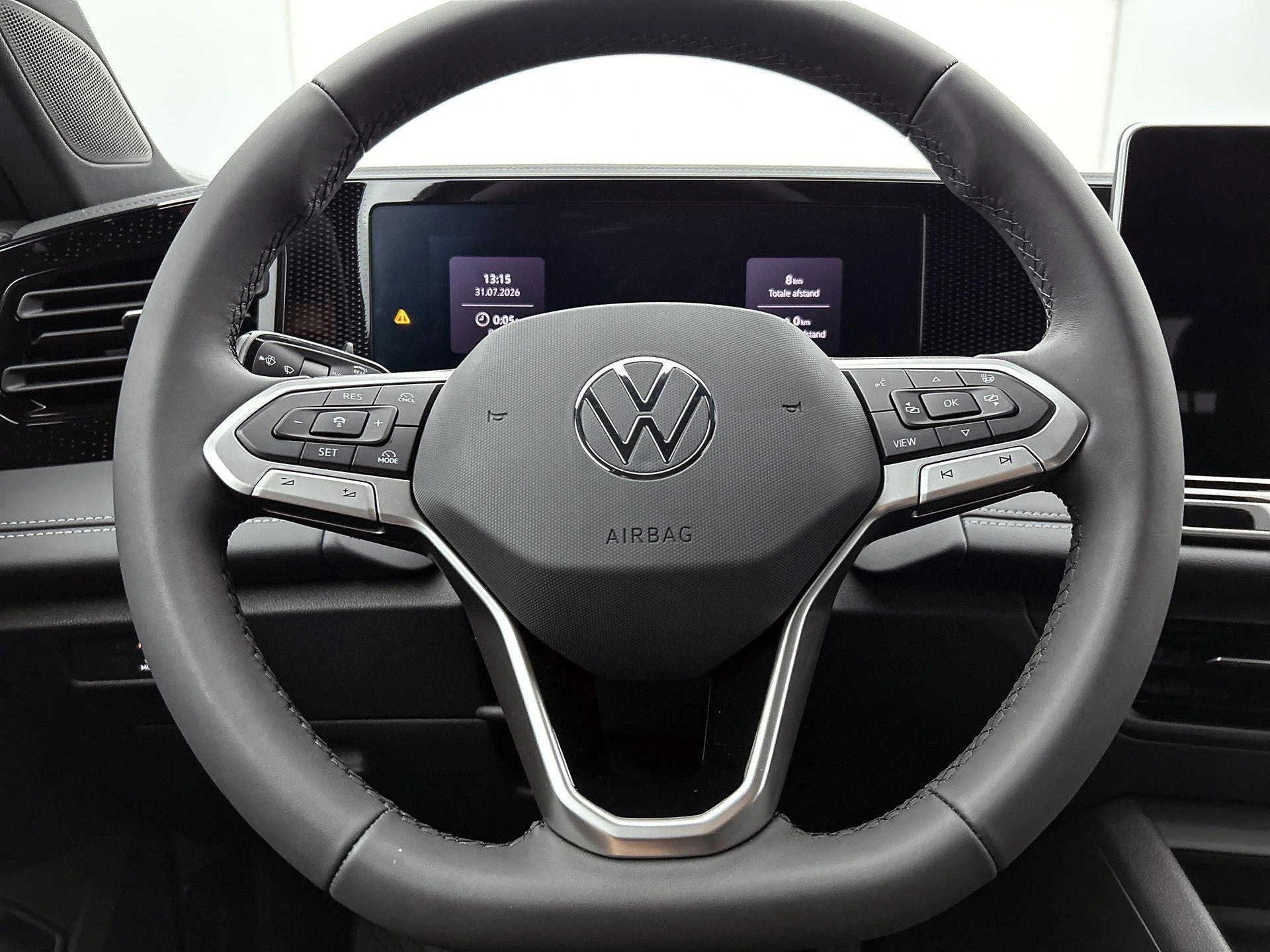 Volkswagen-Tiguan-image-31