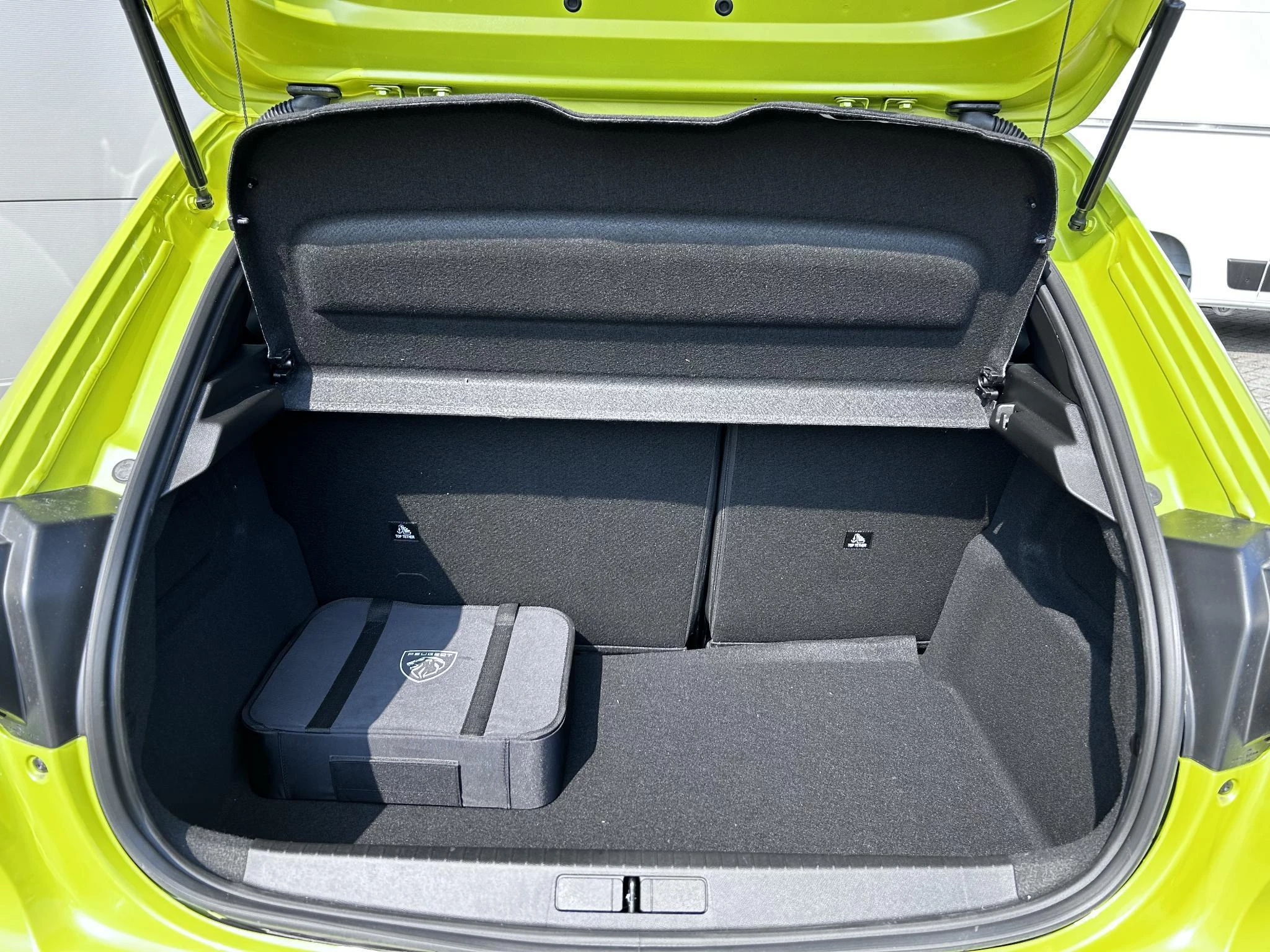 Peugeot-e-208-image-26