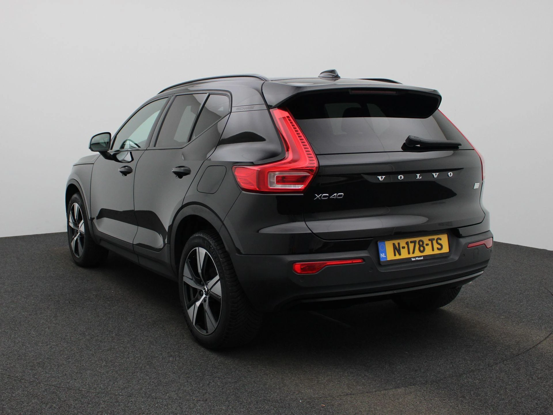 Volvo-XC40-image-1