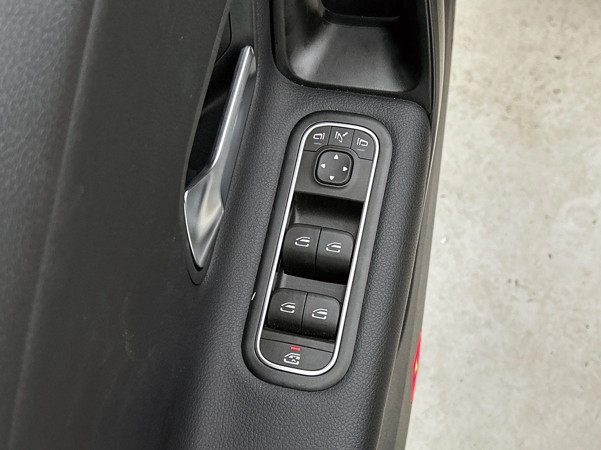 Mercedes-Benz-CLA-image-25