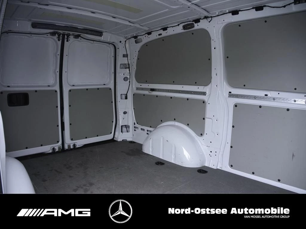 Mercedes-Benz-Vito-image-11