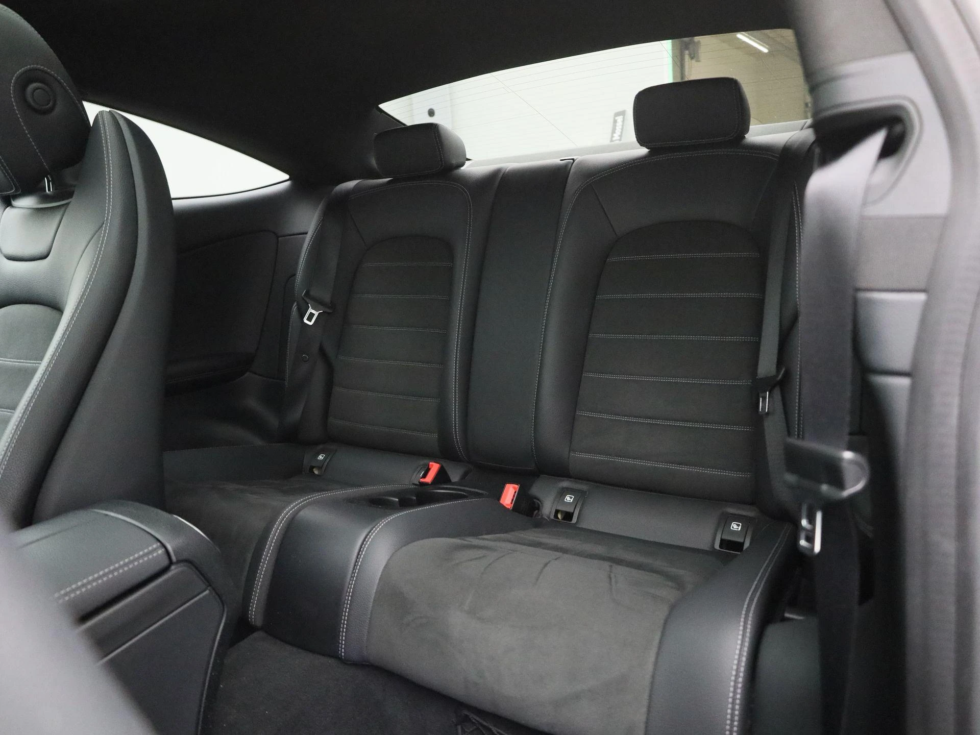 Mercedes-Benz-C-Klasse-image-10