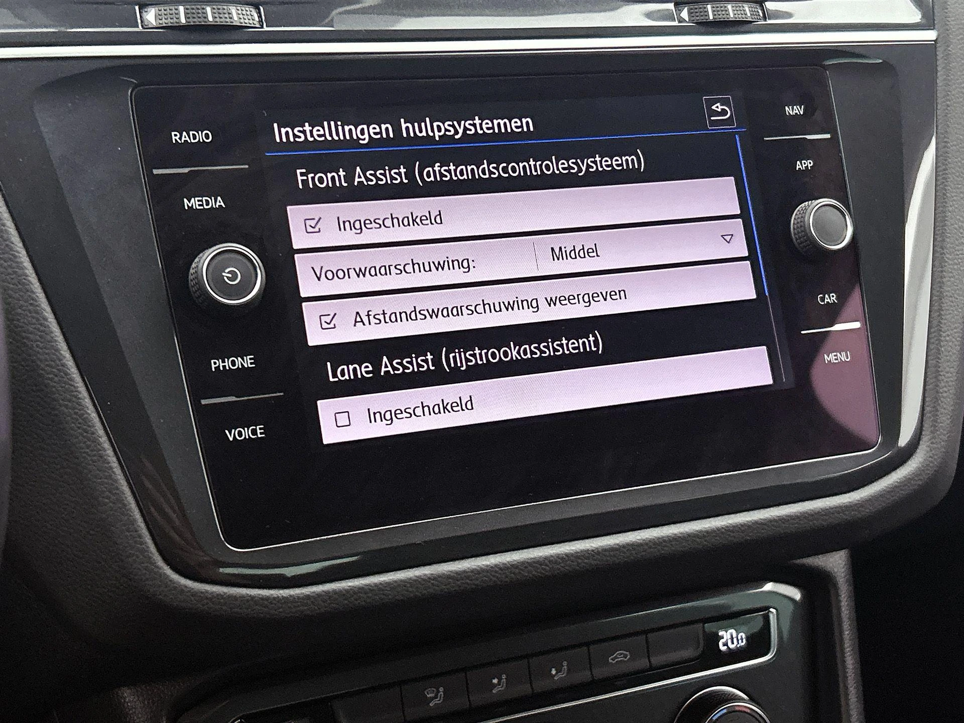 Volkswagen-Tiguan-image-10