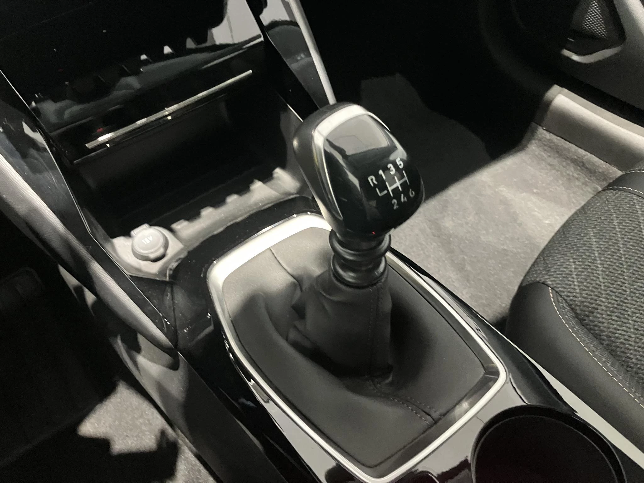 Peugeot-208-image-22
