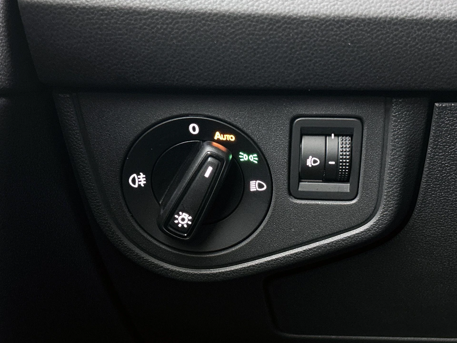 Volkswagen-Polo-image-24