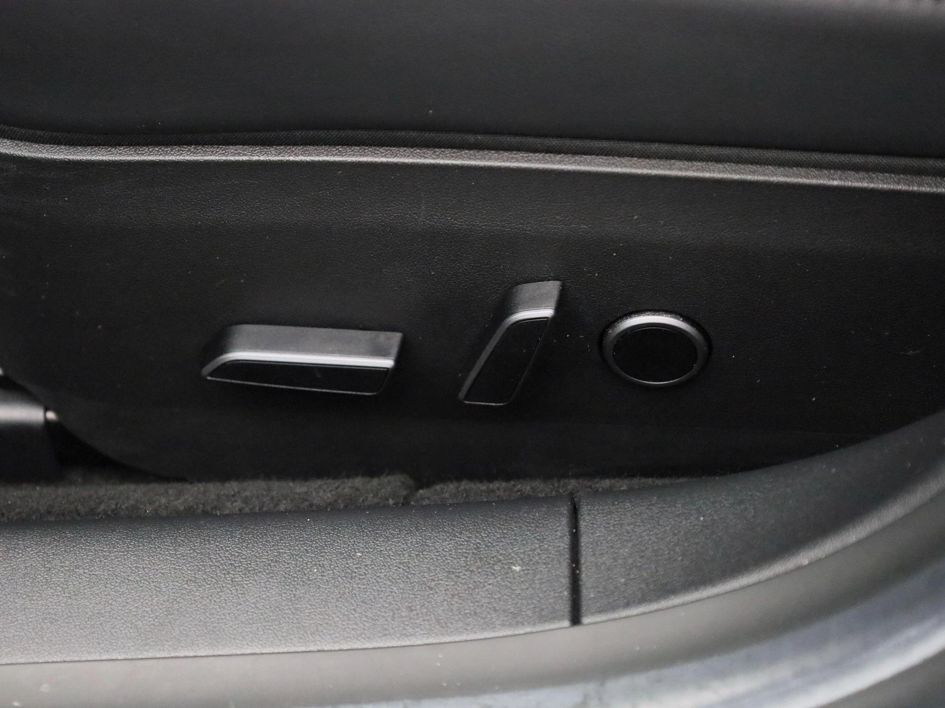 Tesla-Model 3-image-32