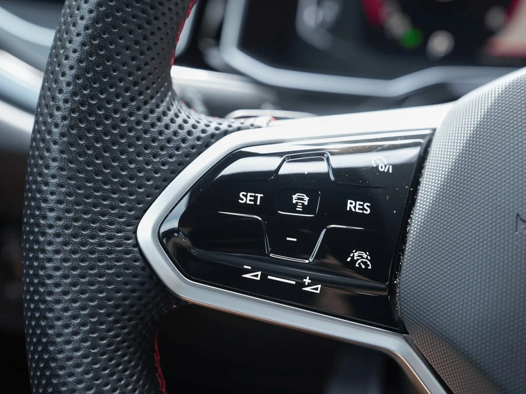 Volkswagen Polo GTI 2.0 TSI DSG IQ.Light, ACC, NaviPRO, Beats, PDC, SHZ, 18"Alu.,