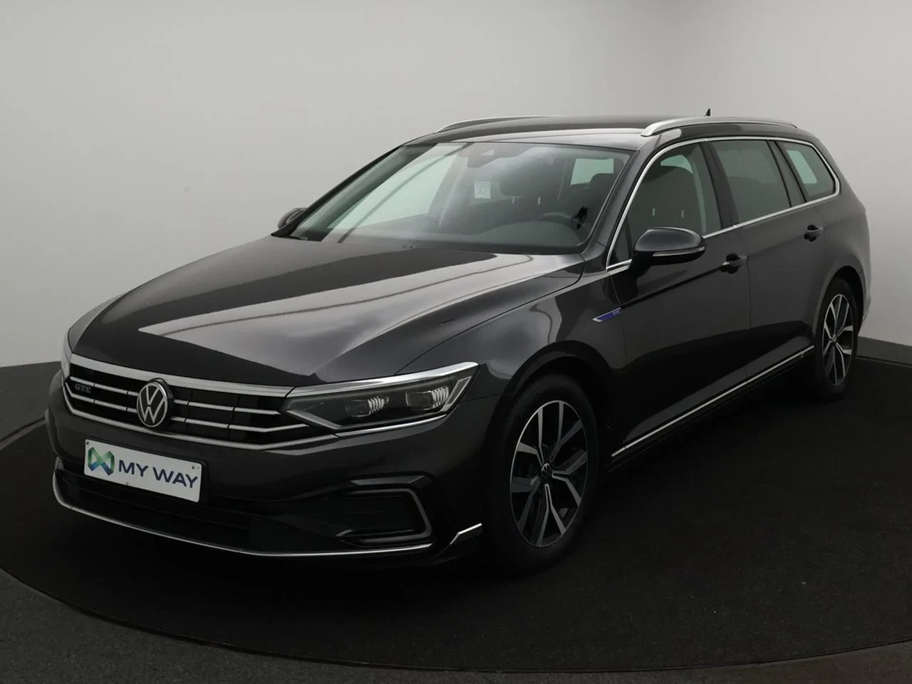 Volkswagen-Passat-image-0