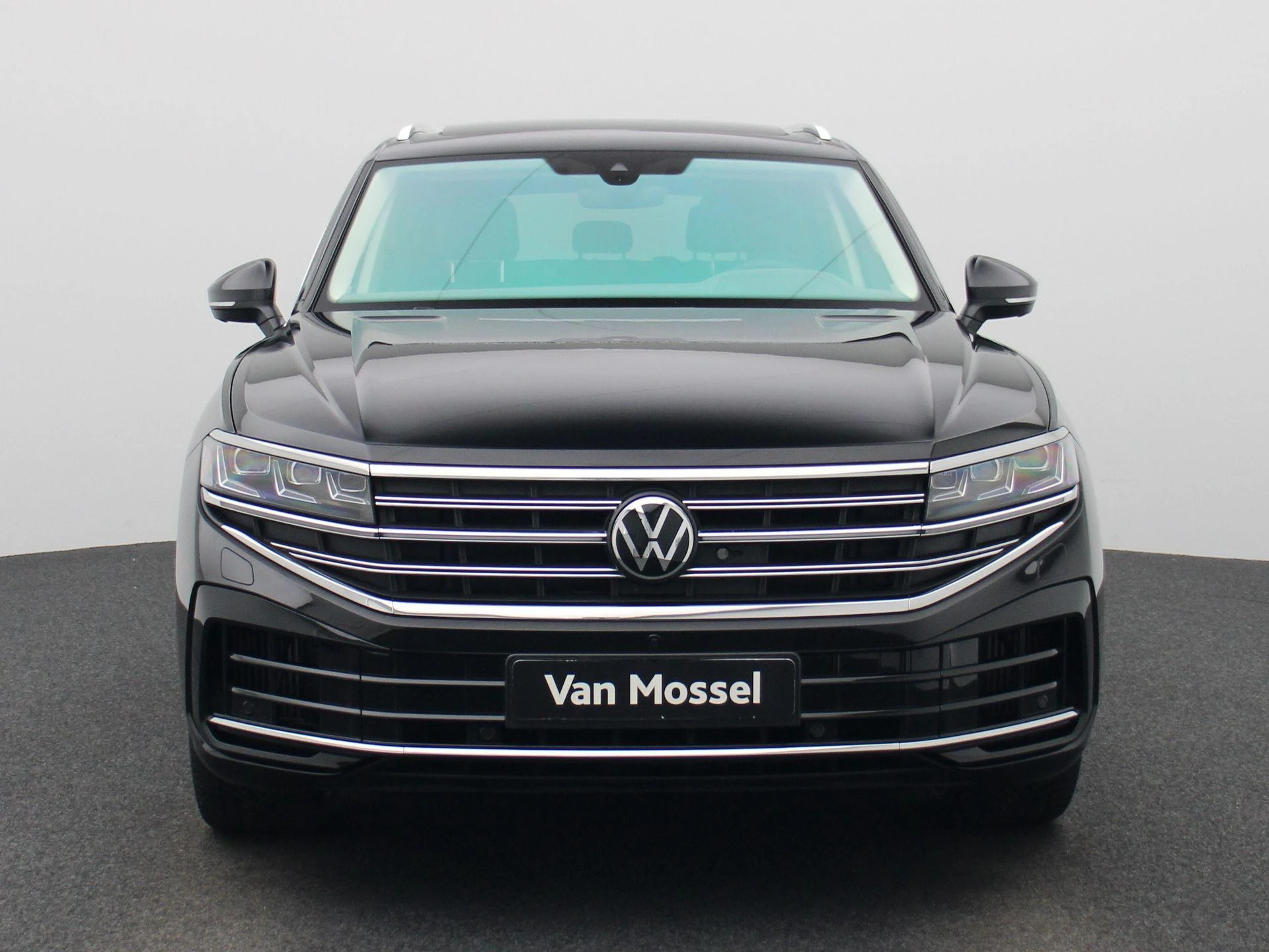 Volkswagen-Touareg-image-2