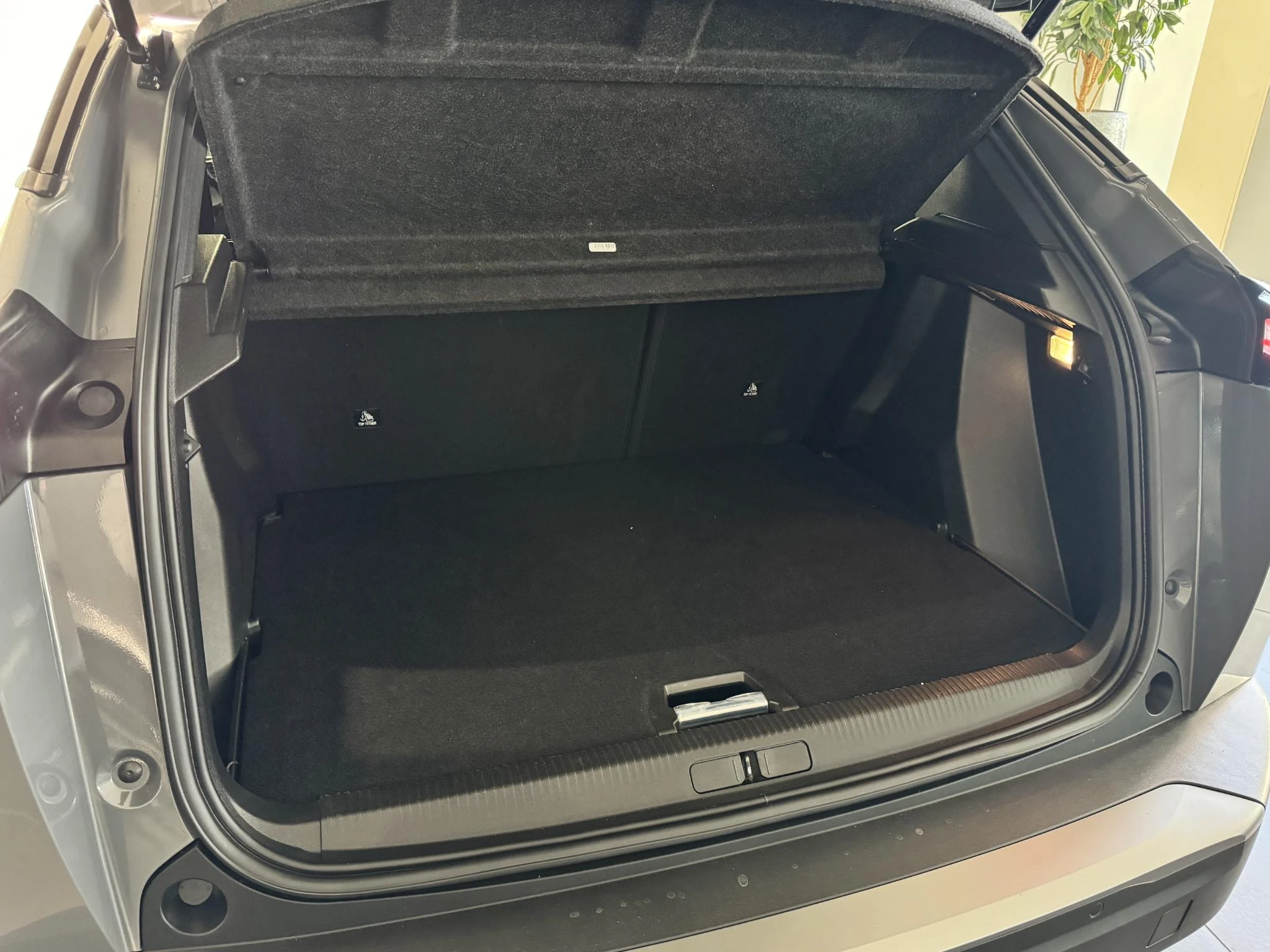 Peugeot e-2008 EV Allure Avantage 54 kWh