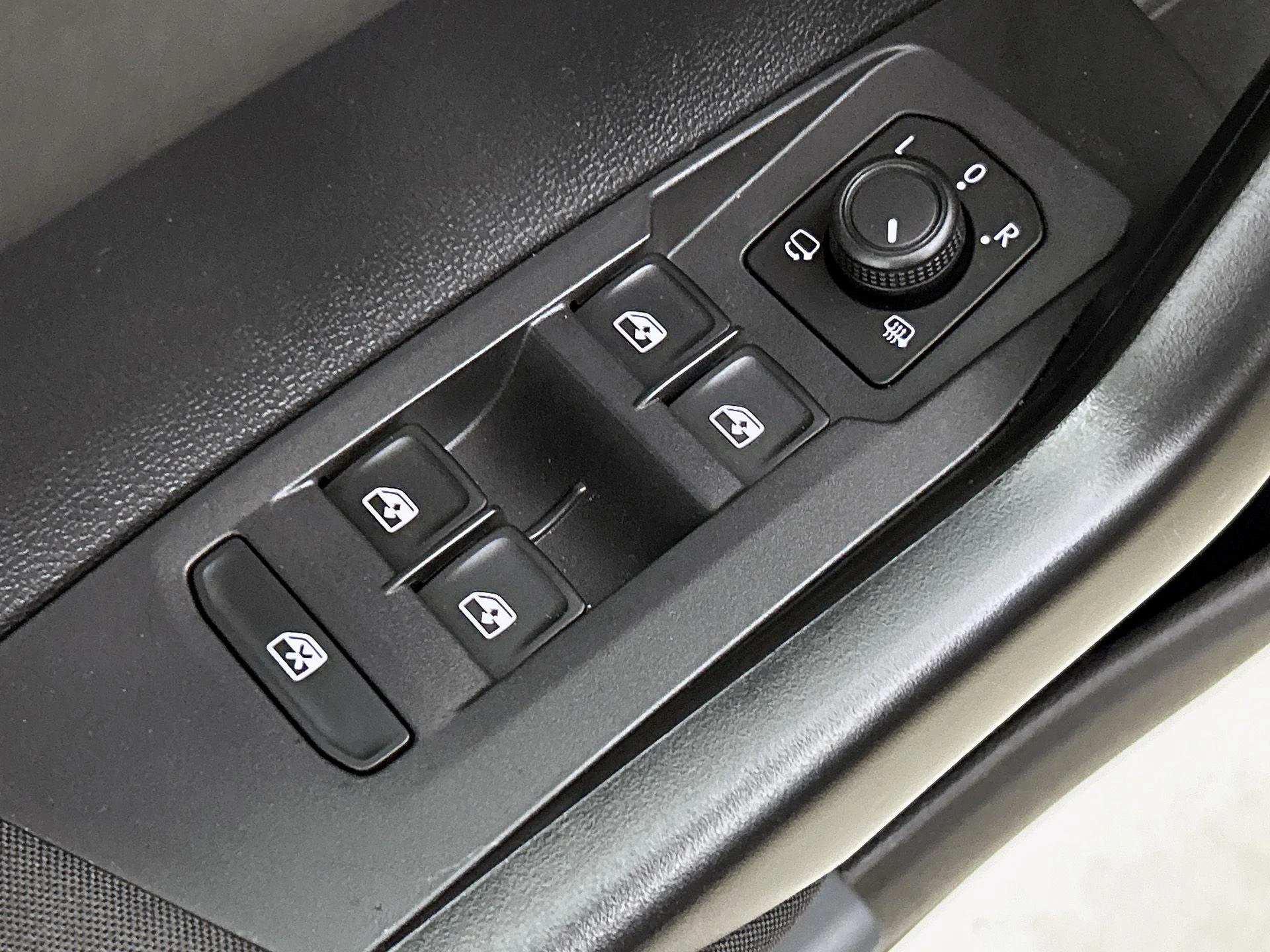 Volkswagen-Polo-image-19