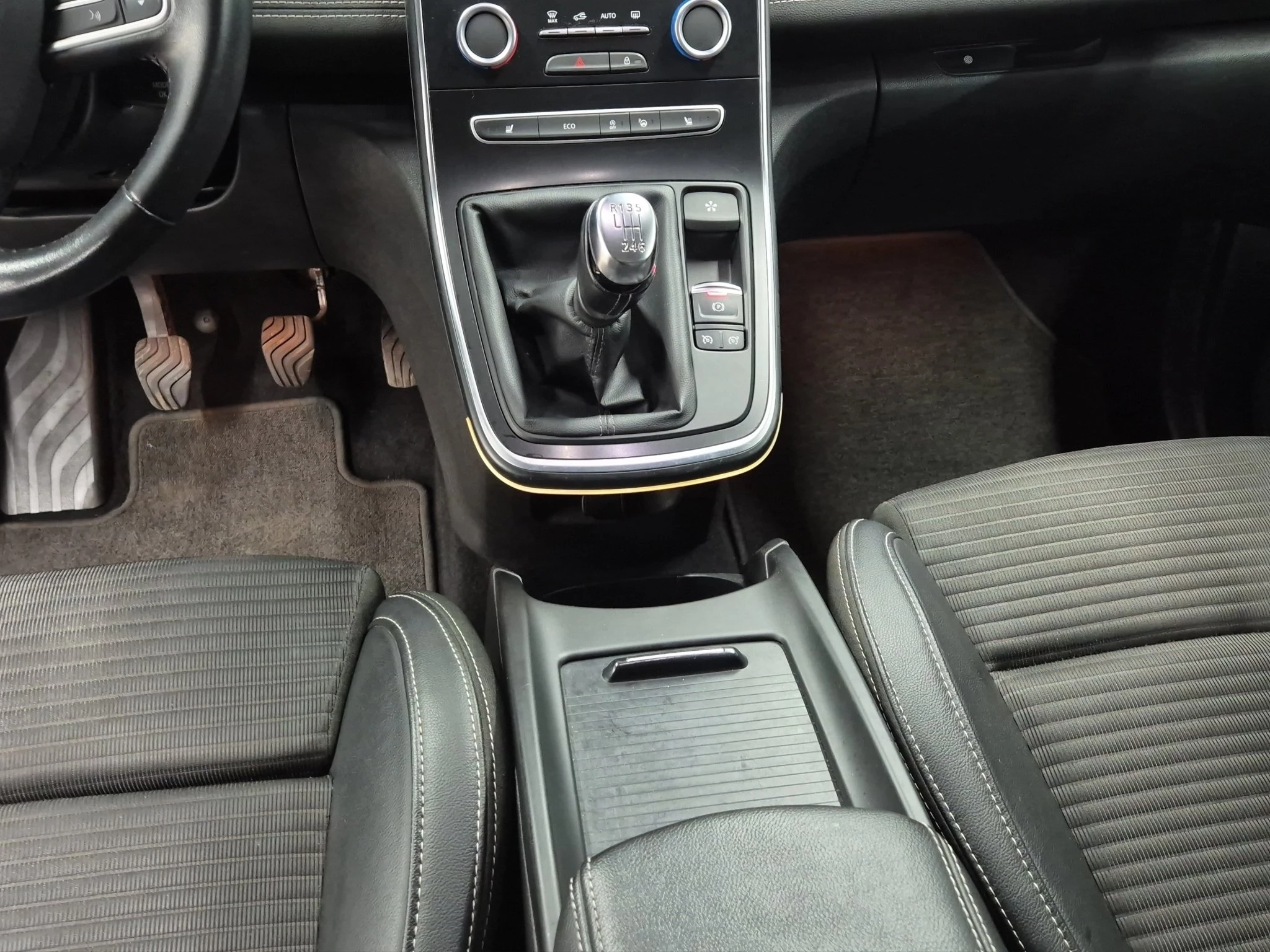 Renault-Grand Scénic-image-13