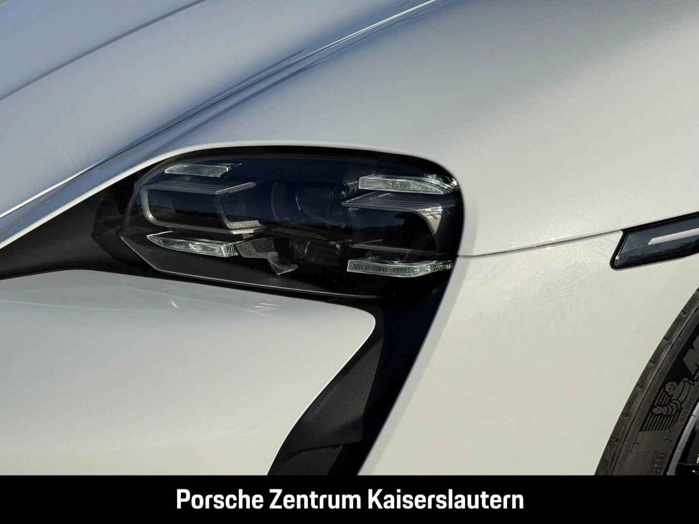 Porsche Taycan Surround-View Luftfederung Panoramadach -