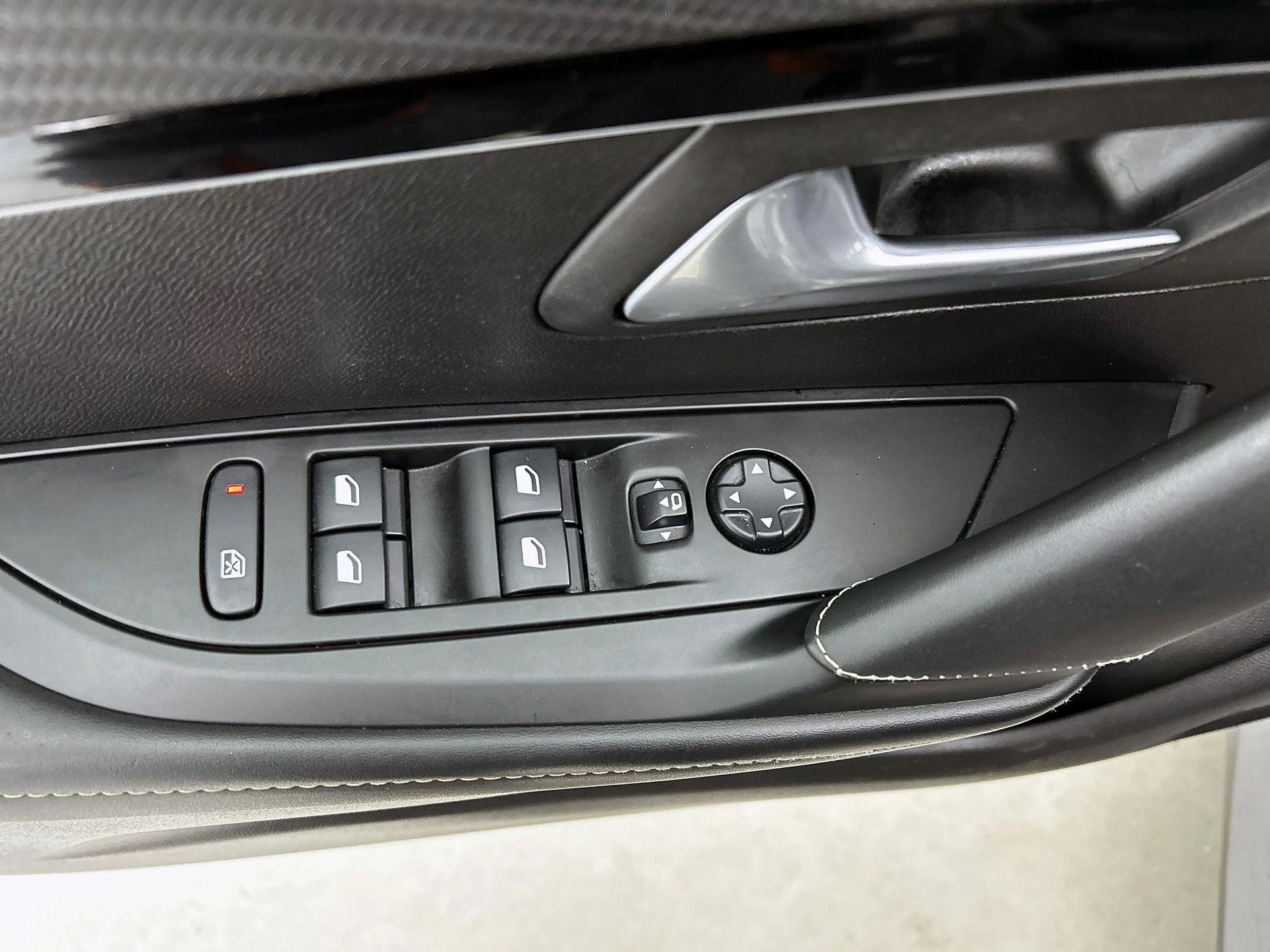 Peugeot-208-image-34