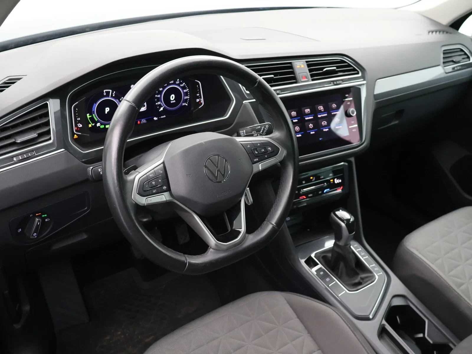 Volkswagen-Tiguan-image-12