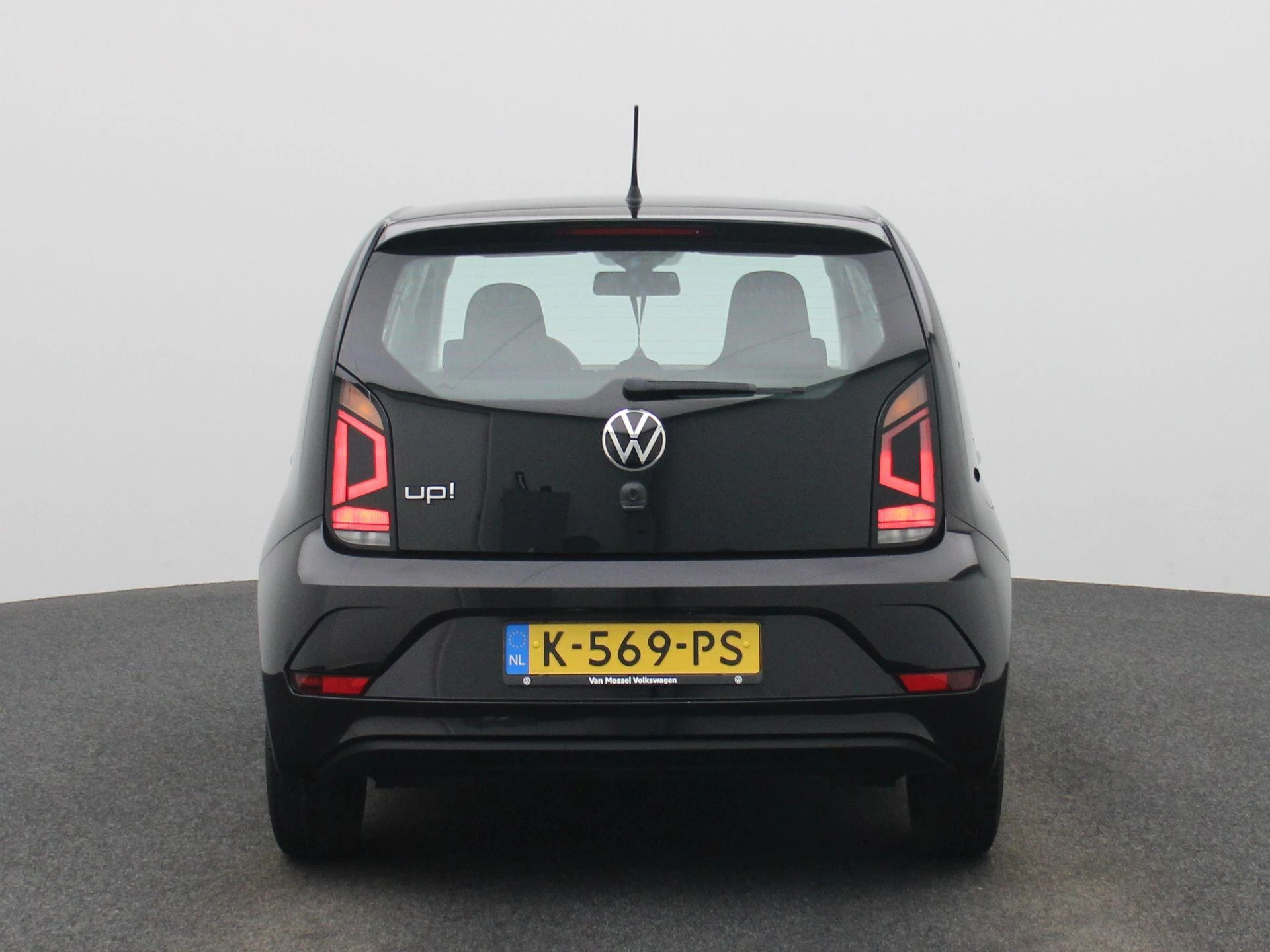Volkswagen-up!-image-4
