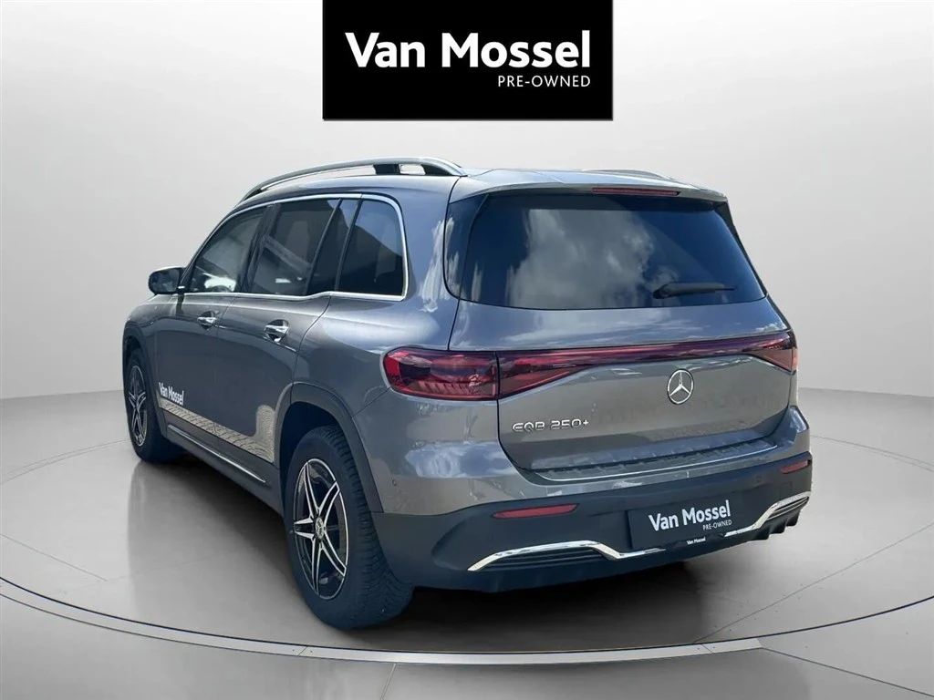 Mercedes-Benz-EQB-image-6