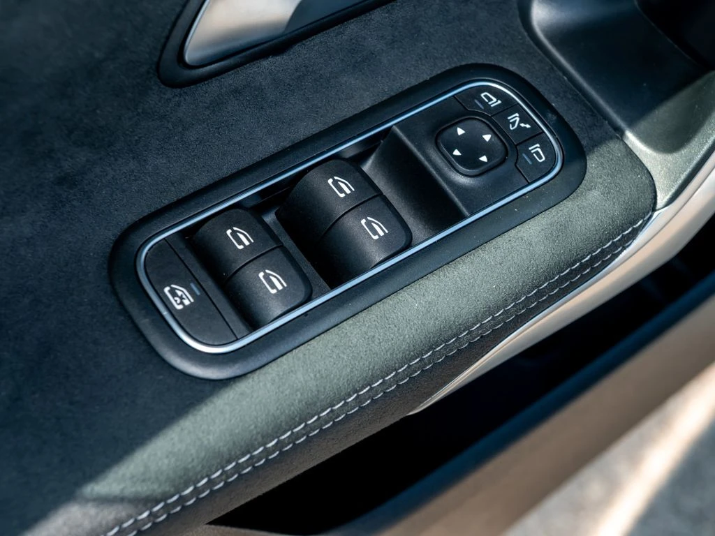Mercedes-Benz-CLA 200-image-14