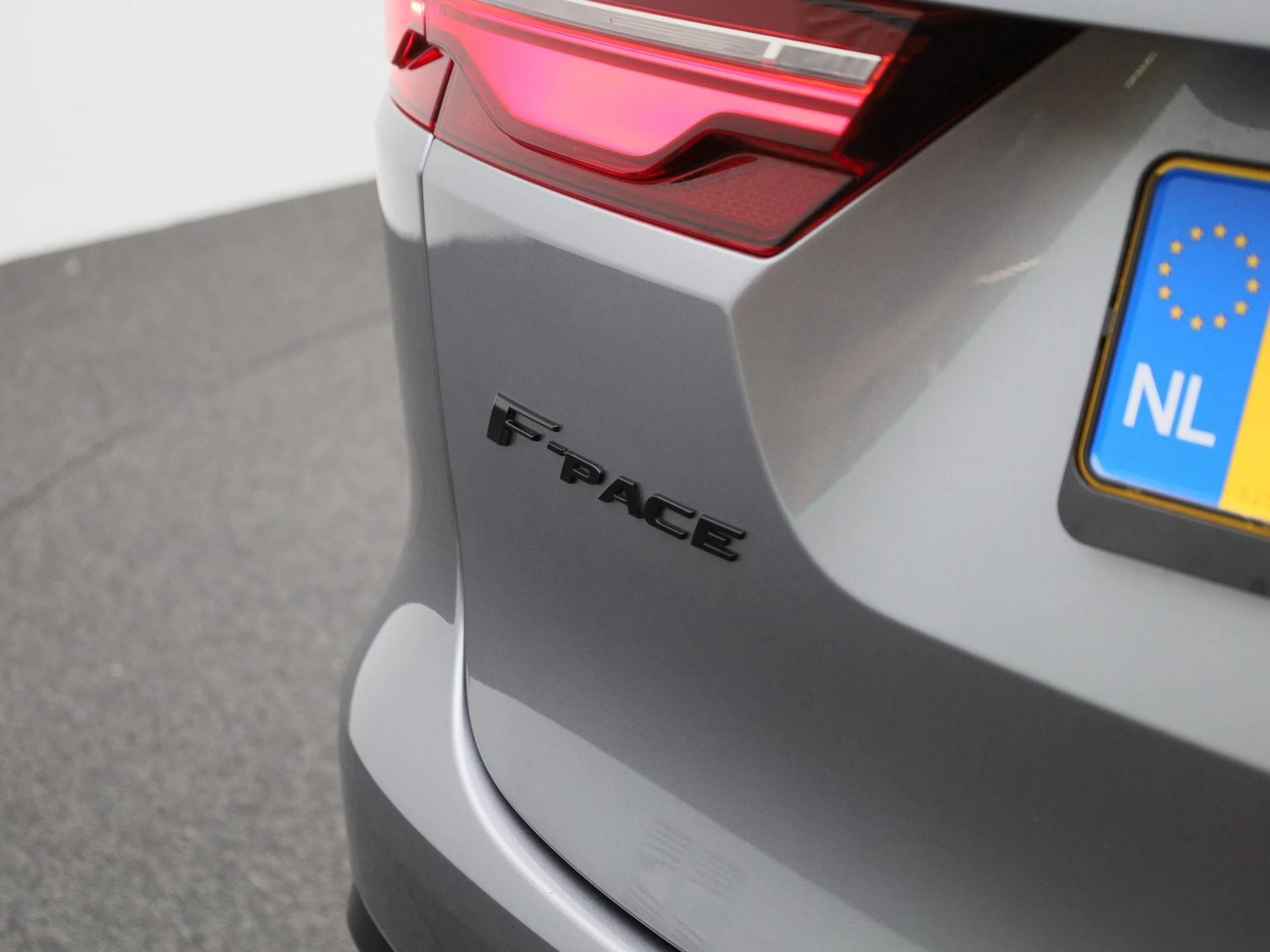 Jaguar F-PACE 2.0 P250 R-Dynamic SE