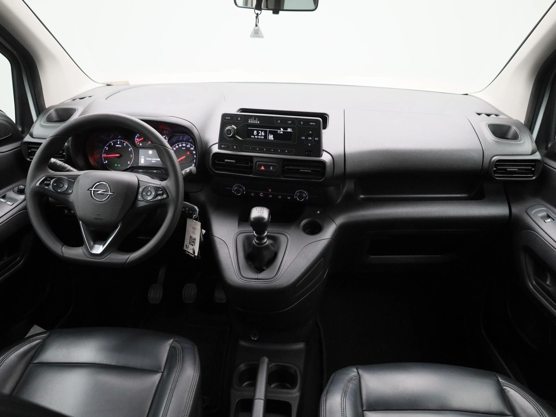 Opel-Combo Life-image-32