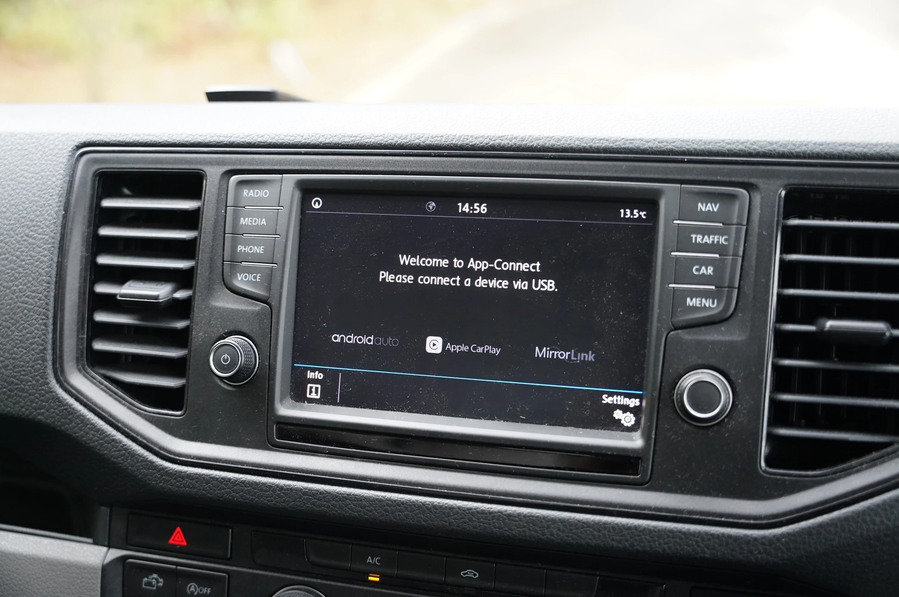 Volkswagen-California-image-26