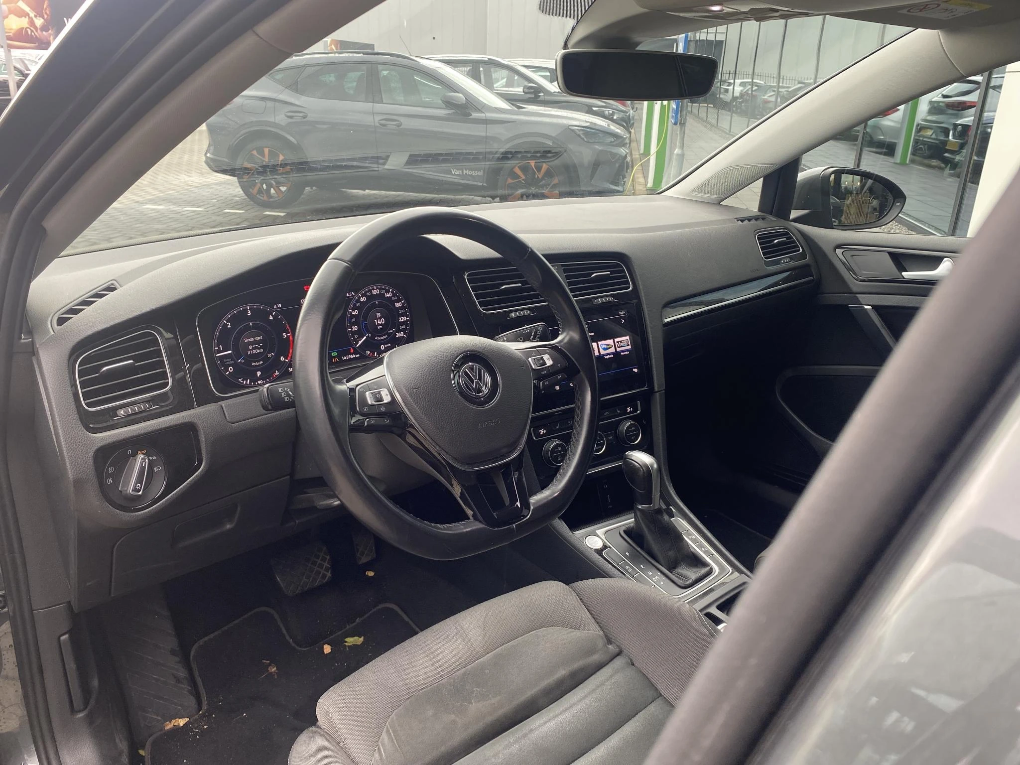 Volkswagen-Golf-image-3