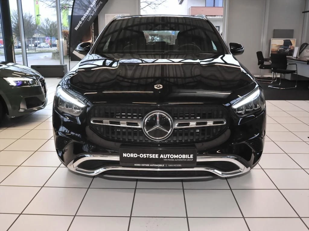 Mercedes-Benz-GLA 200 d-image-3
