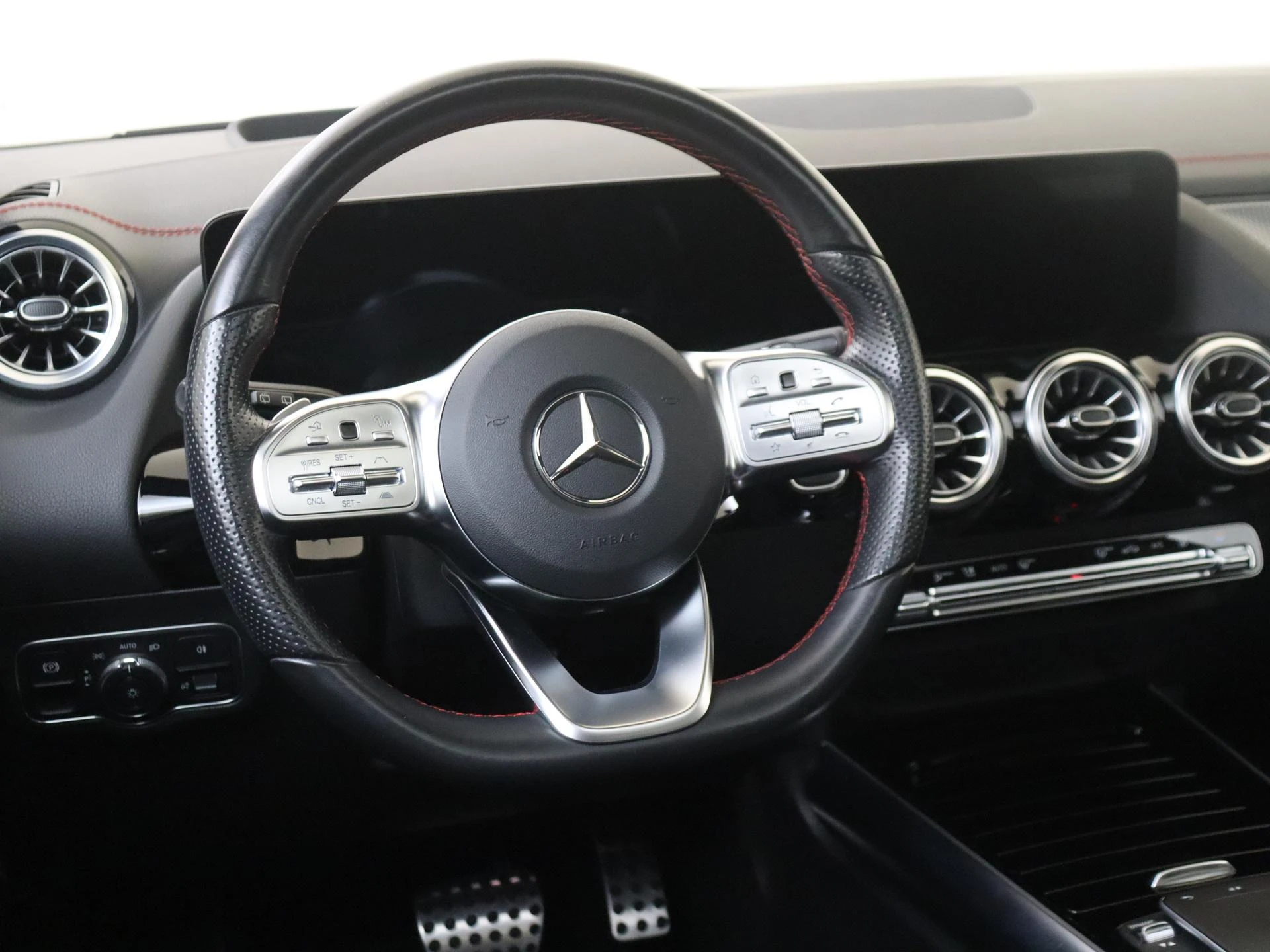 Mercedes-Benz-EQA-image-8