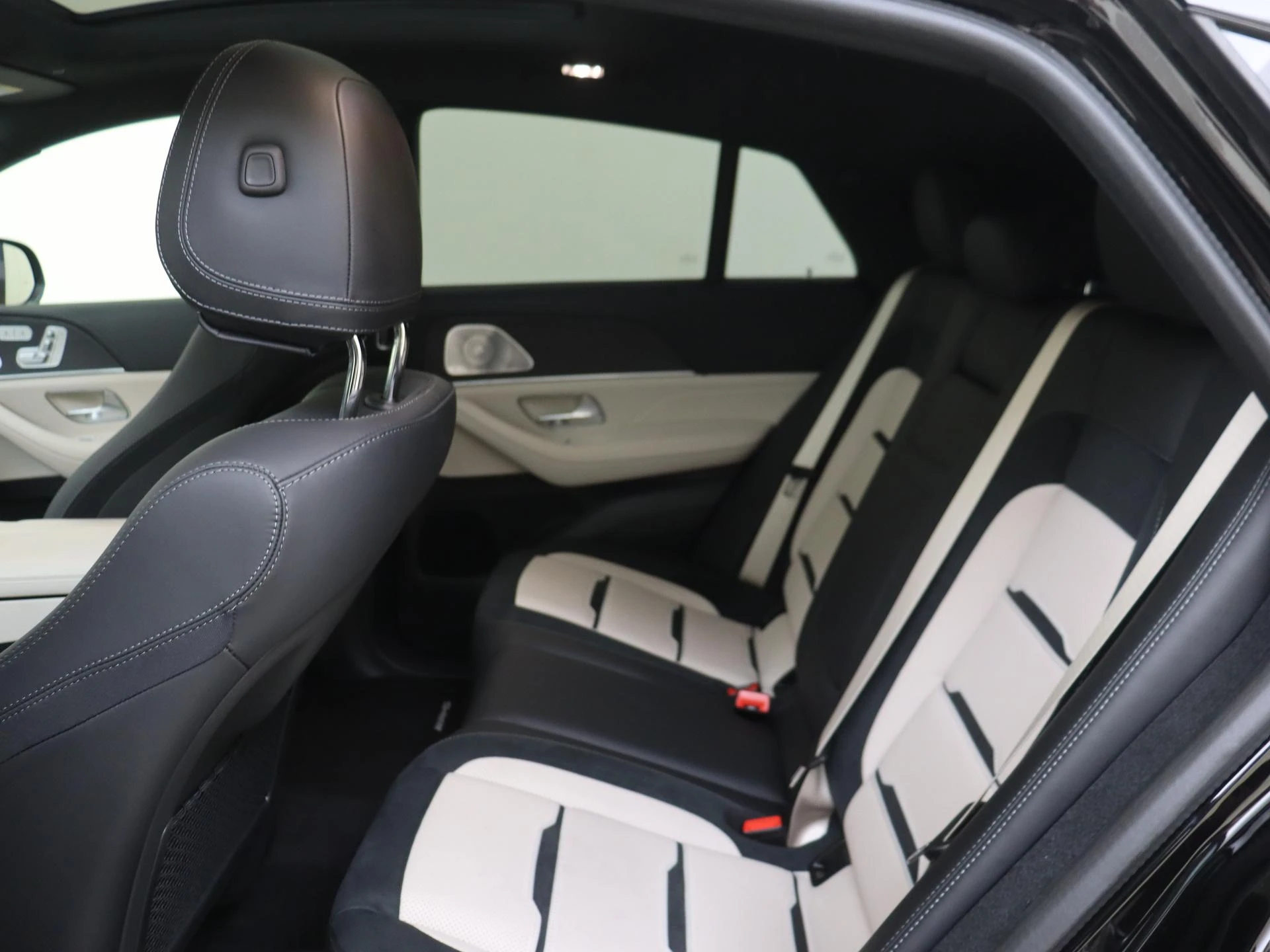 Mercedes-Benz-GLE-image-18