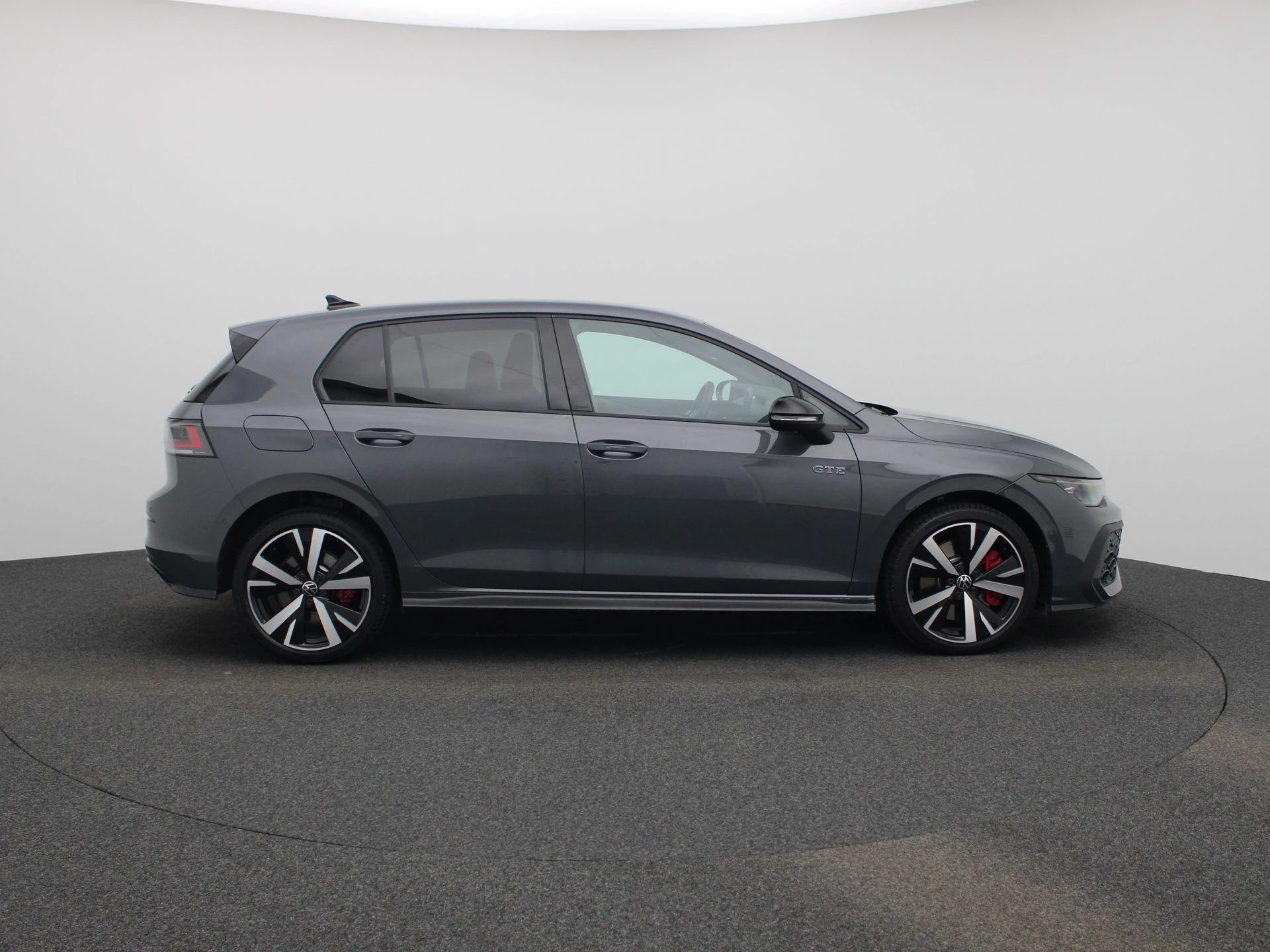 Volkswagen-Golf-image-5