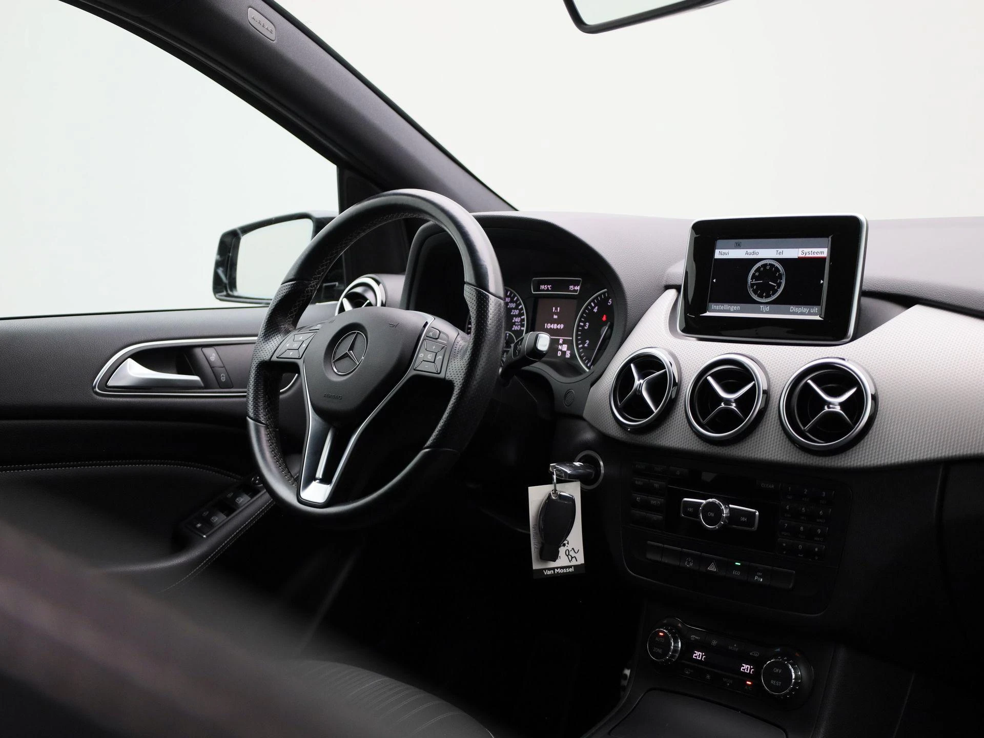Mercedes-Benz-B-Klasse-image-32