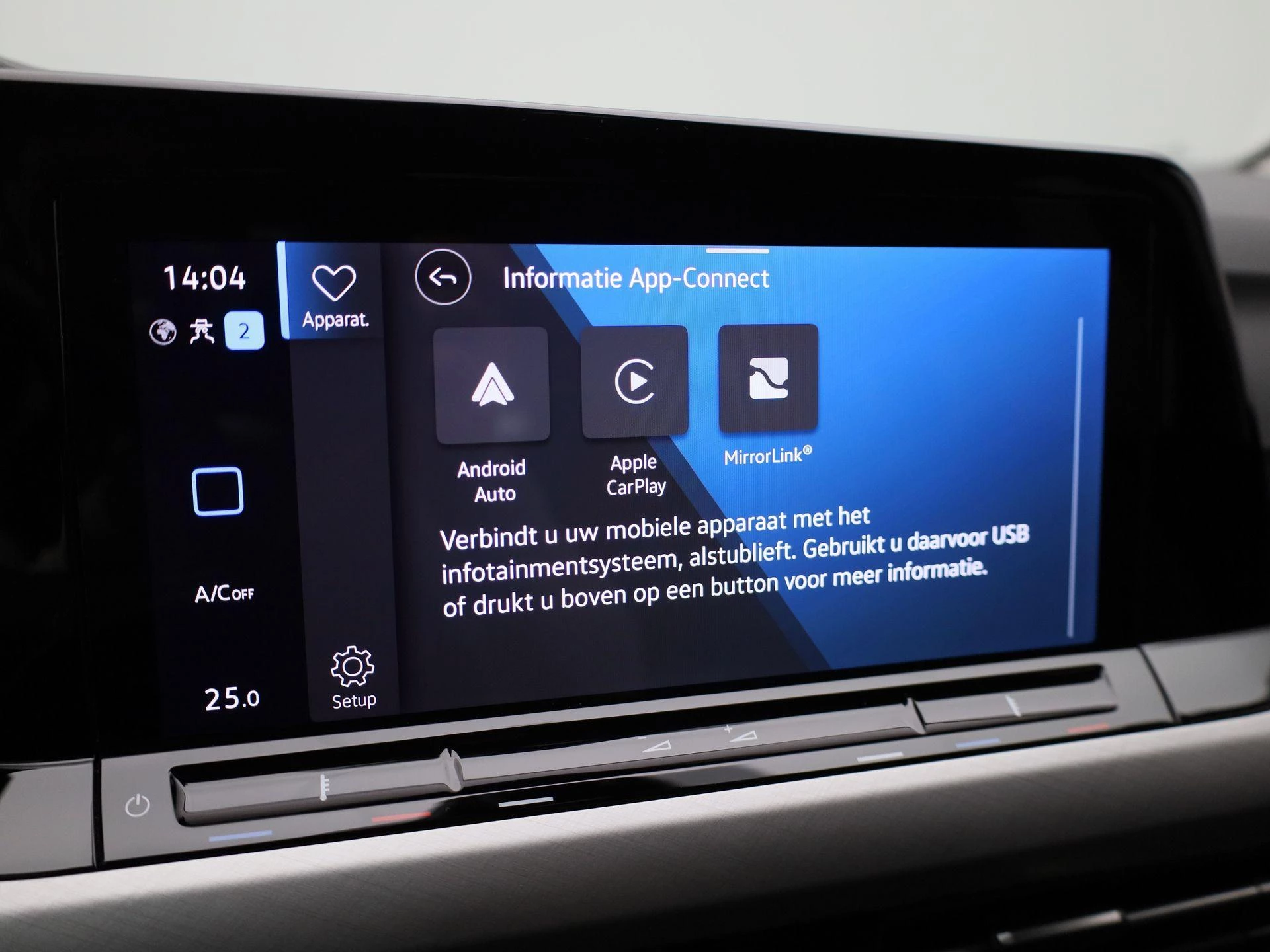 Volkswagen-Golf-image-24