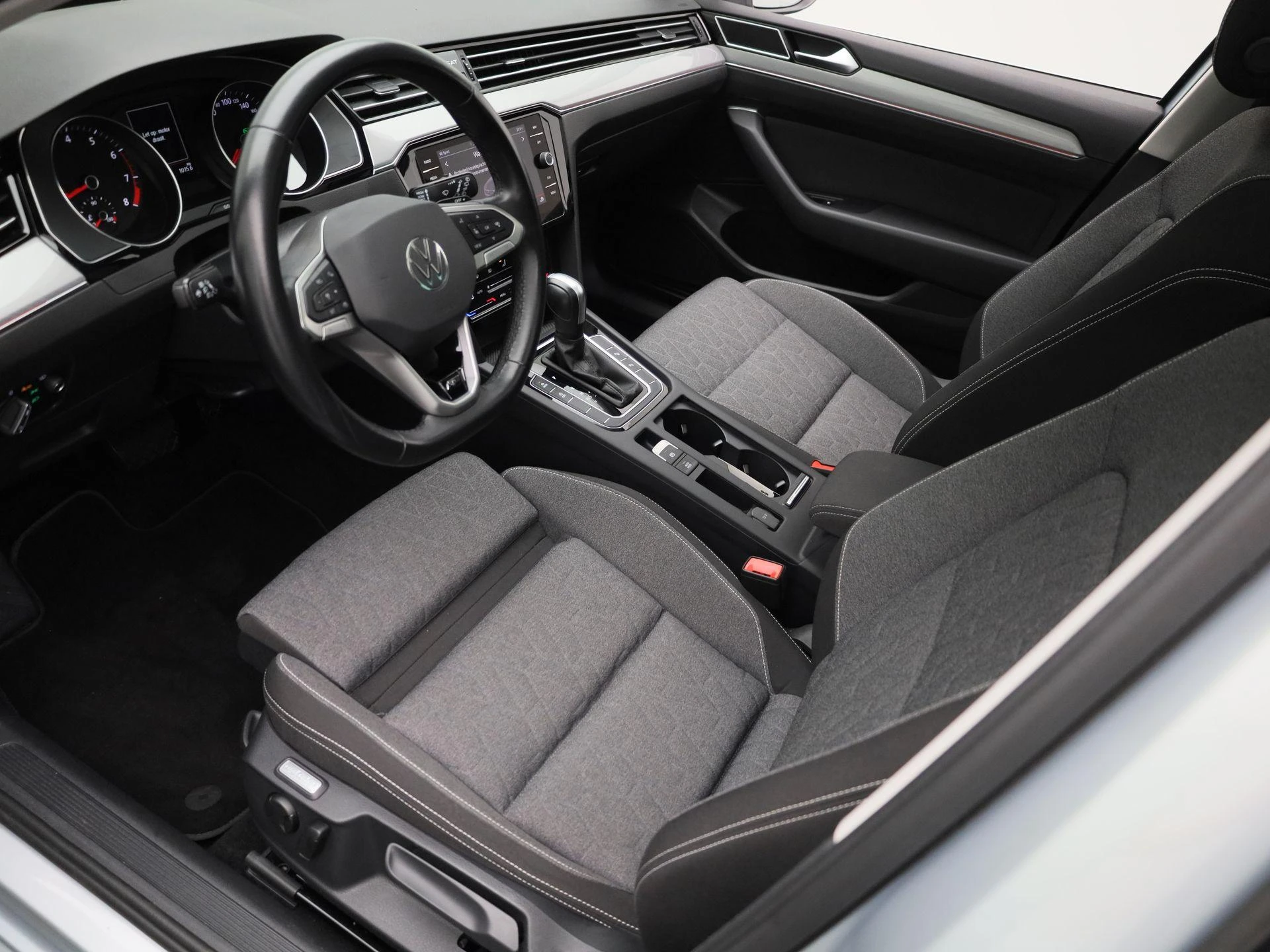 Volkswagen-Passat-image-15
