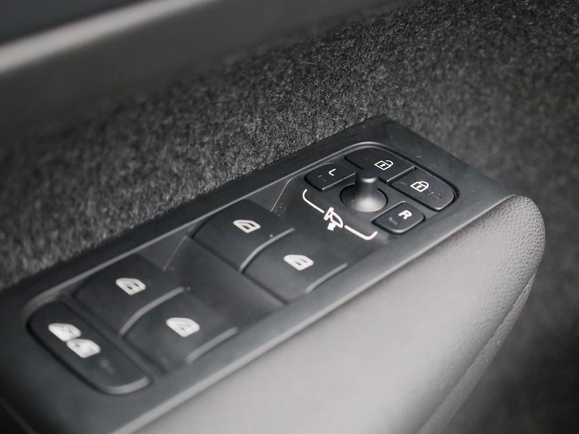 Volvo-XC40-image-28