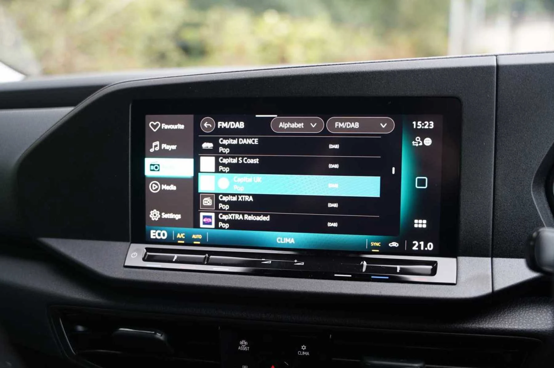 Volkswagen-Caddy-image-25